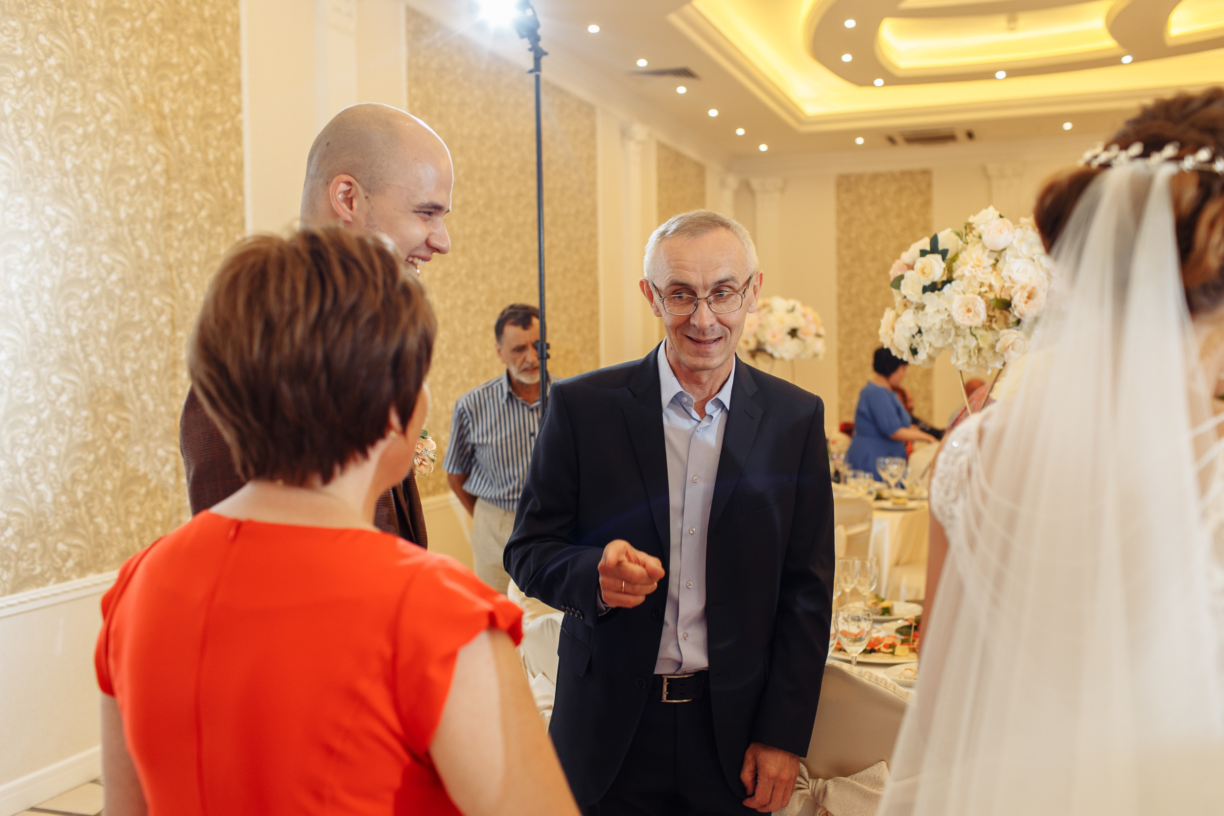 Сборы с друзьями и прогулка в кофейне. Миша & Маша. Фотограф Чугунов Александр