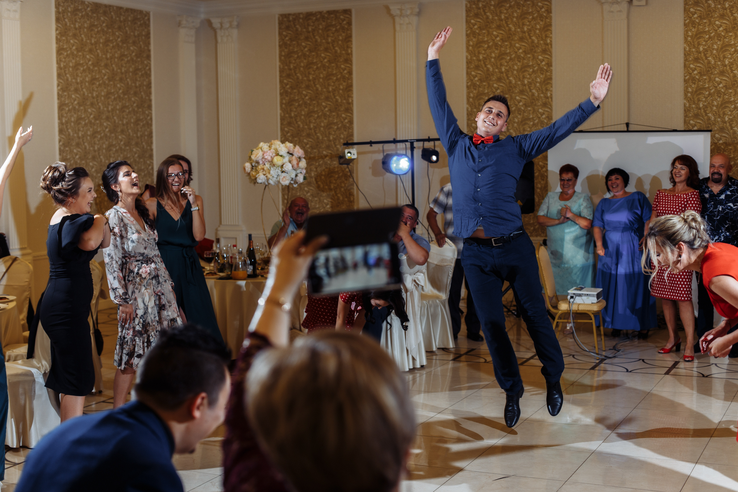 Сборы с друзьями и прогулка в кофейне. Миша & Маша. Фотограф Чугунов Александр