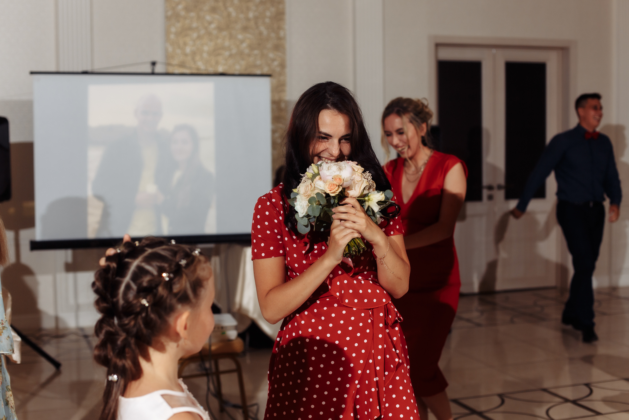 Сборы с друзьями и прогулка в кофейне. Миша & Маша. Фотограф Чугунов Александр