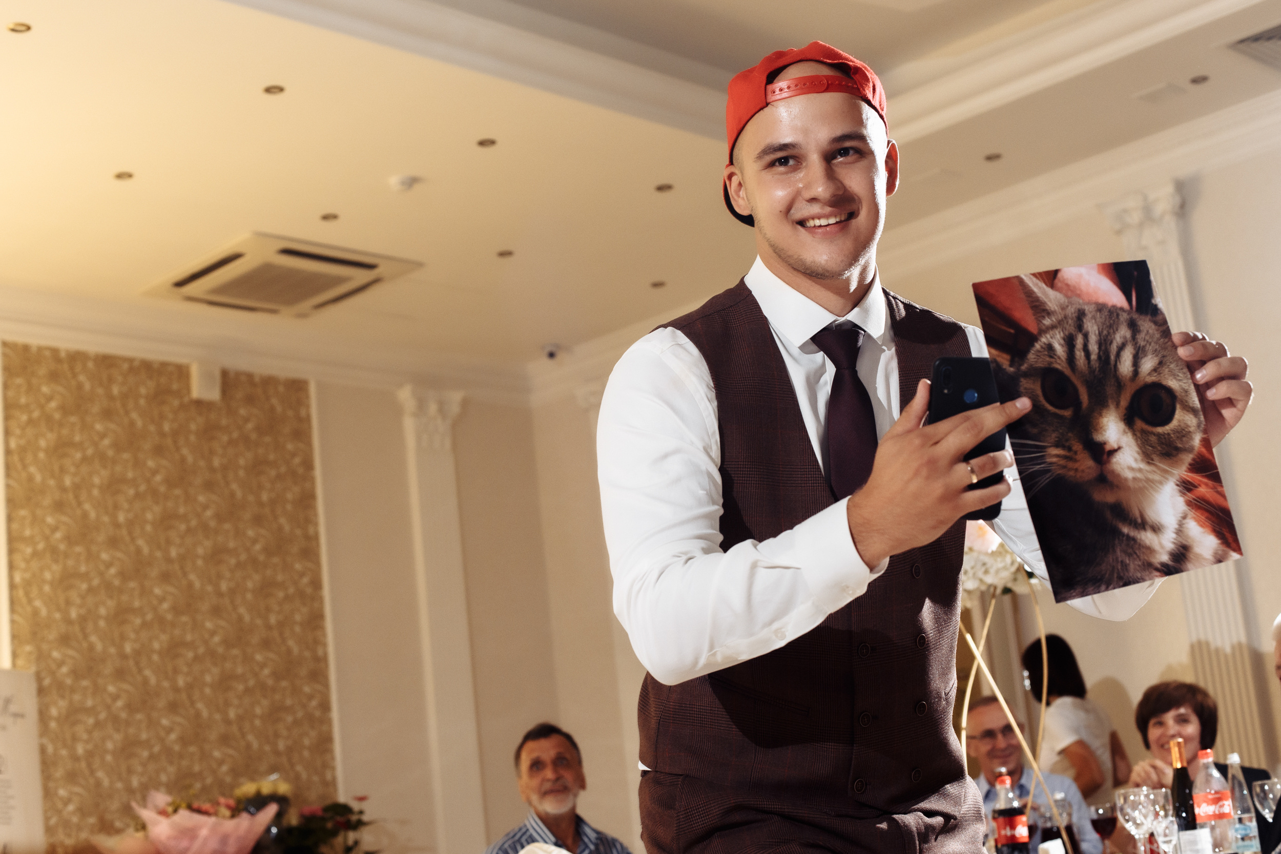 Сборы с друзьями и прогулка в кофейне. Миша & Маша. Фотограф Чугунов Александр