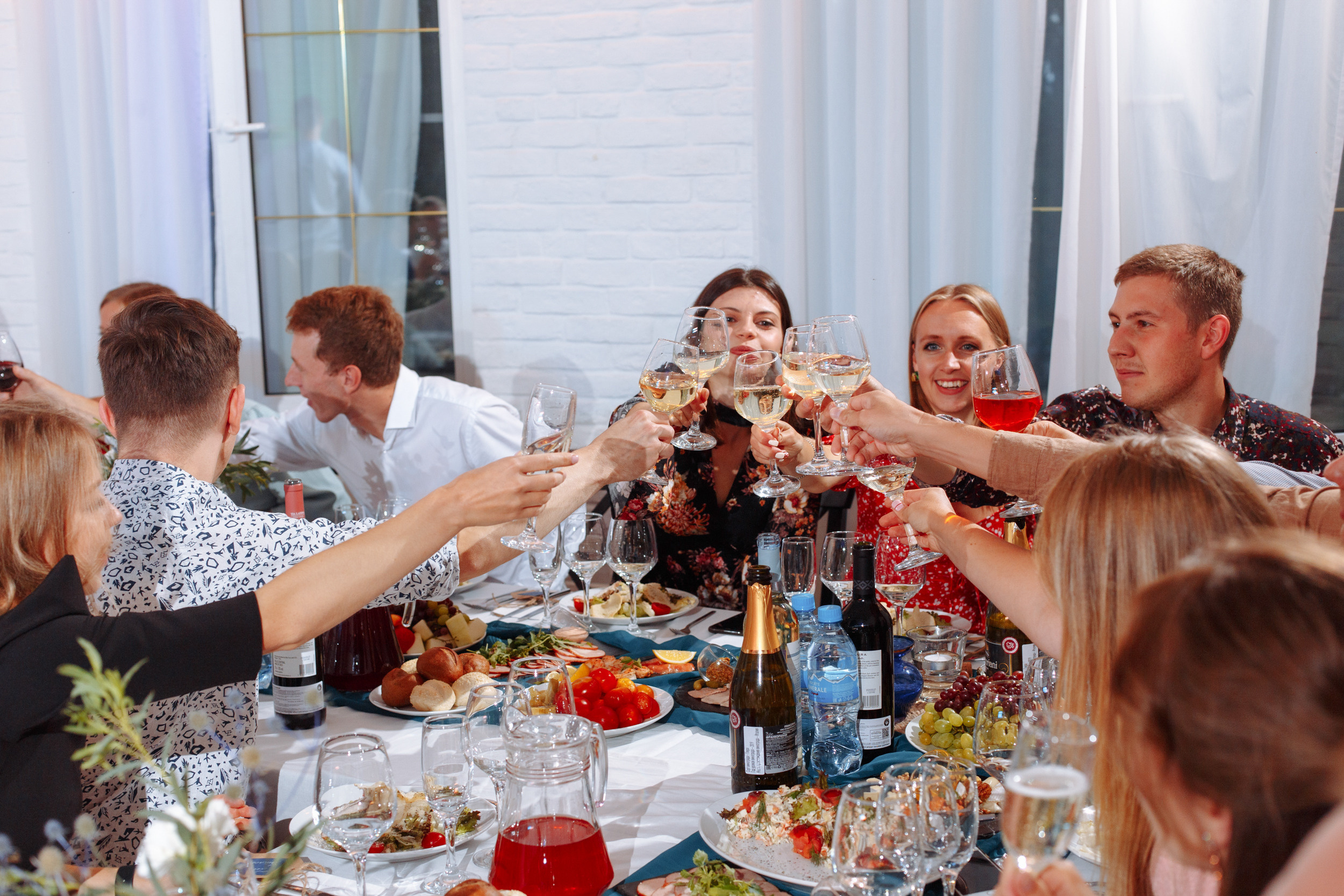 Веселый банкет в коттедже. Арина & Коля. Фотограф Чугунов Александр