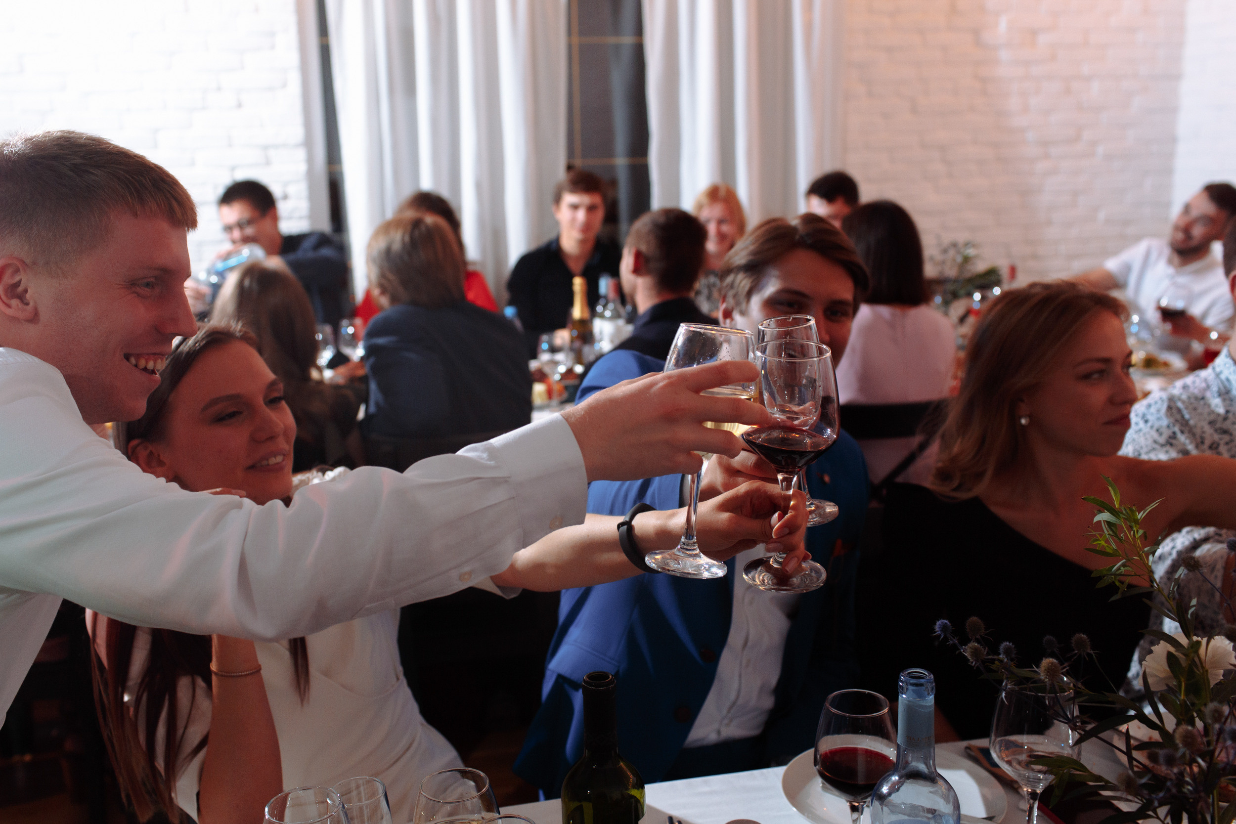 Веселый банкет в коттедже. Арина & Коля. Фотограф Чугунов Александр