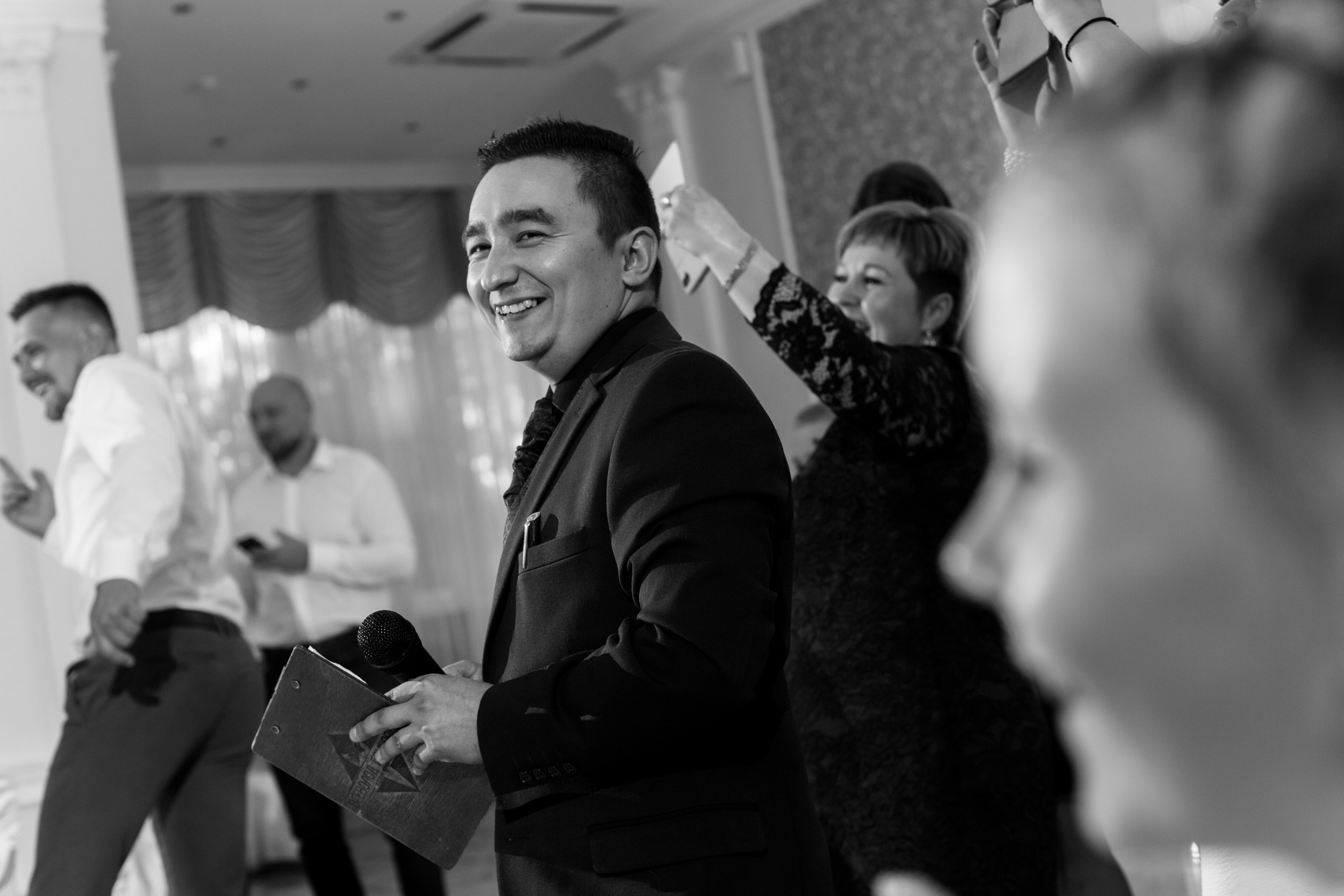 Сборы с друзьями и прогулка в кофейне. Миша & Маша. Фотограф Чугунов Александр