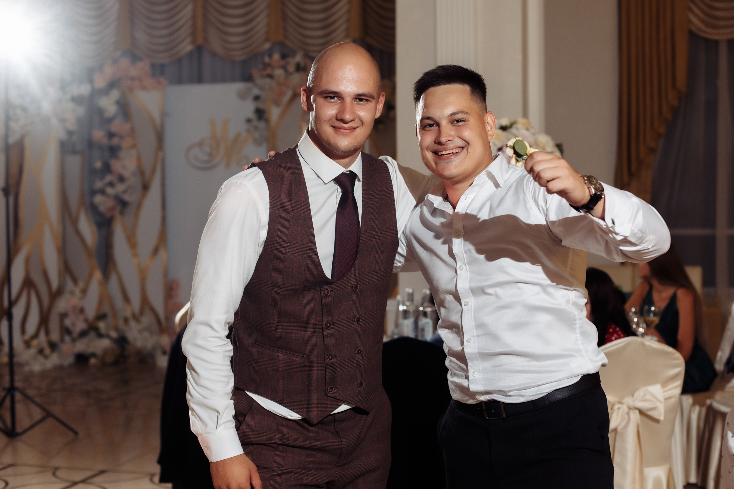 Сборы с друзьями и прогулка в кофейне. Миша & Маша. Фотограф Чугунов Александр