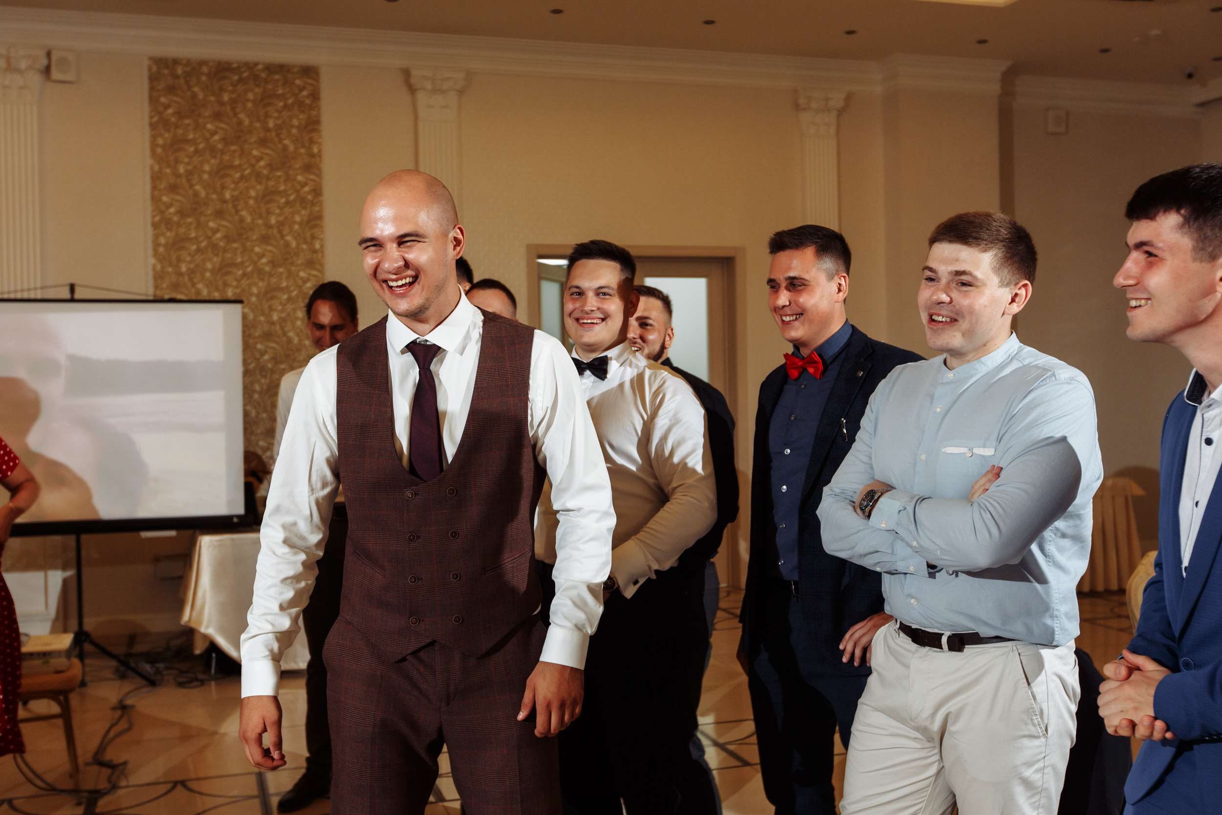 Сборы с друзьями и прогулка в кофейне. Миша & Маша. Фотограф Чугунов Александр