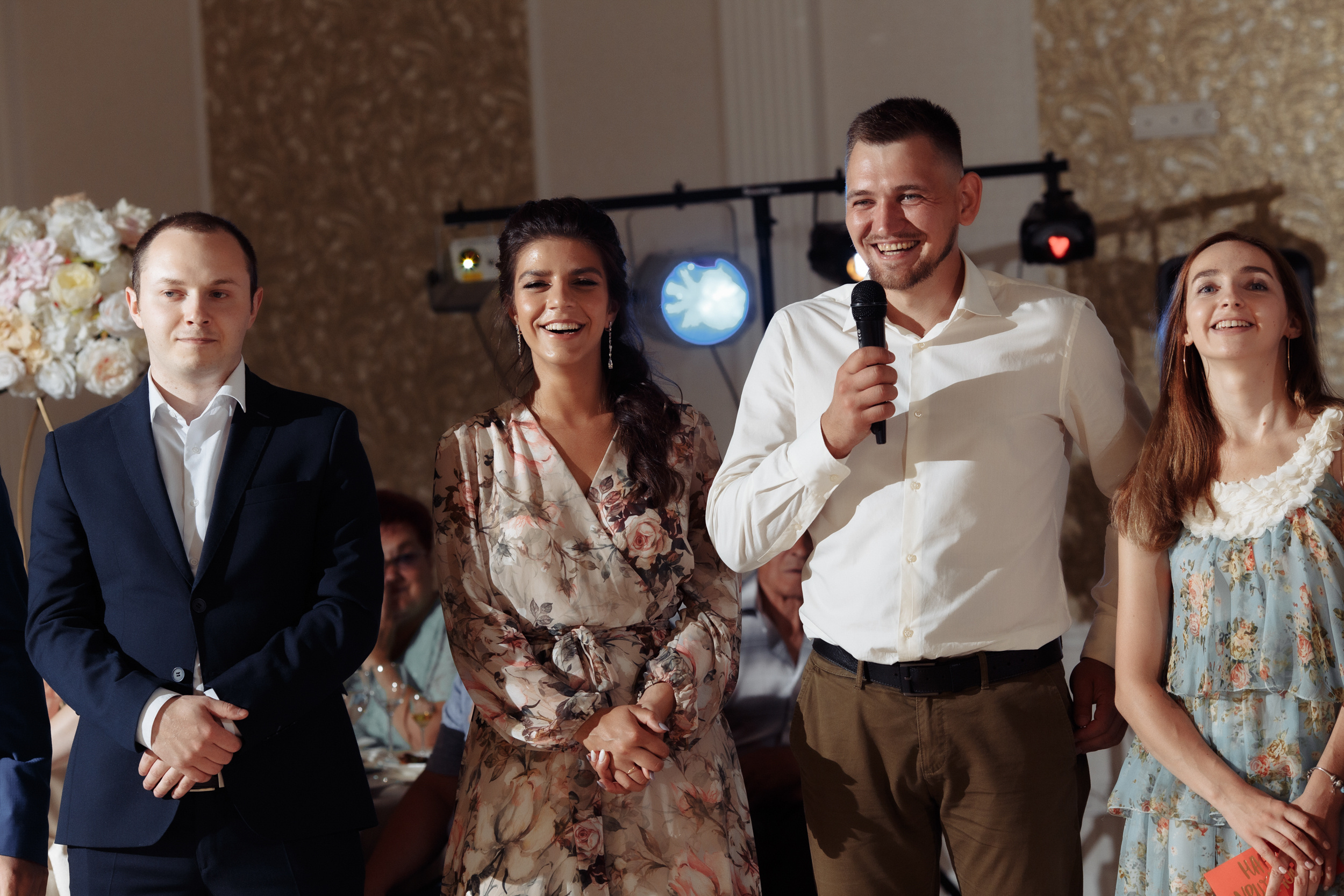 Сборы с друзьями и прогулка в кофейне. Миша & Маша. Фотограф Чугунов Александр