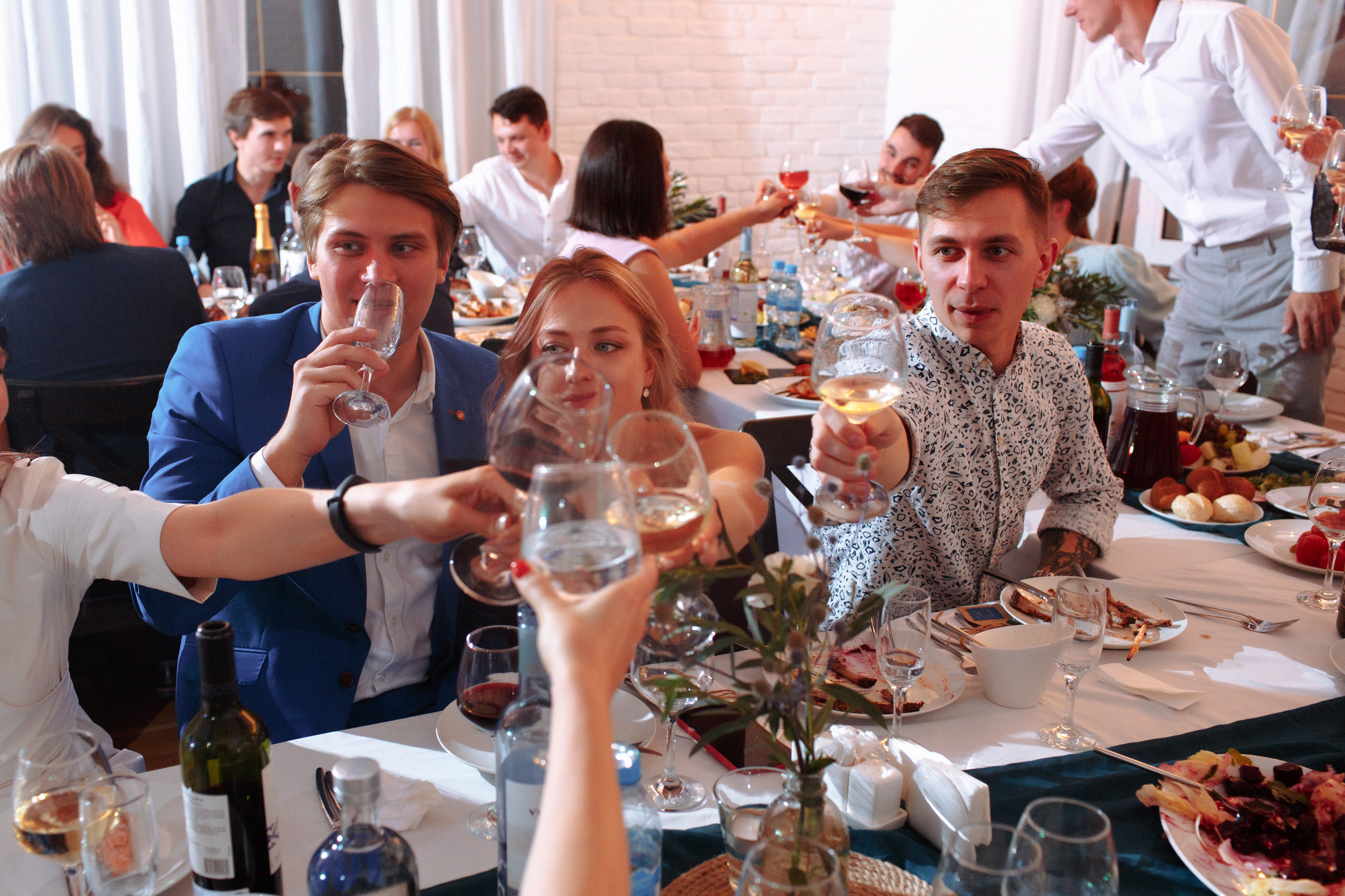 Веселый банкет в коттедже. Арина & Коля. Фотограф Чугунов Александр