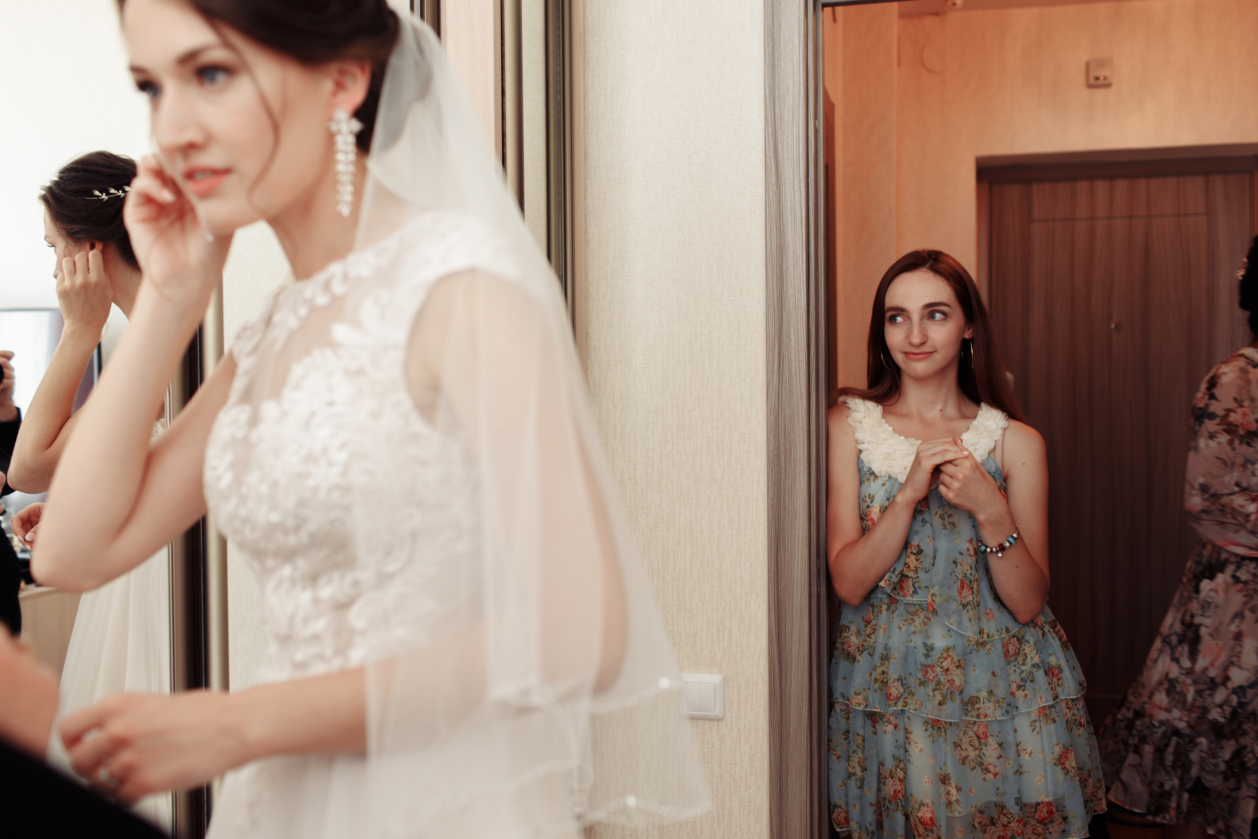 Сборы с друзьями и прогулка в кофейне. Миша & Маша. Фотограф Чугунов Александр