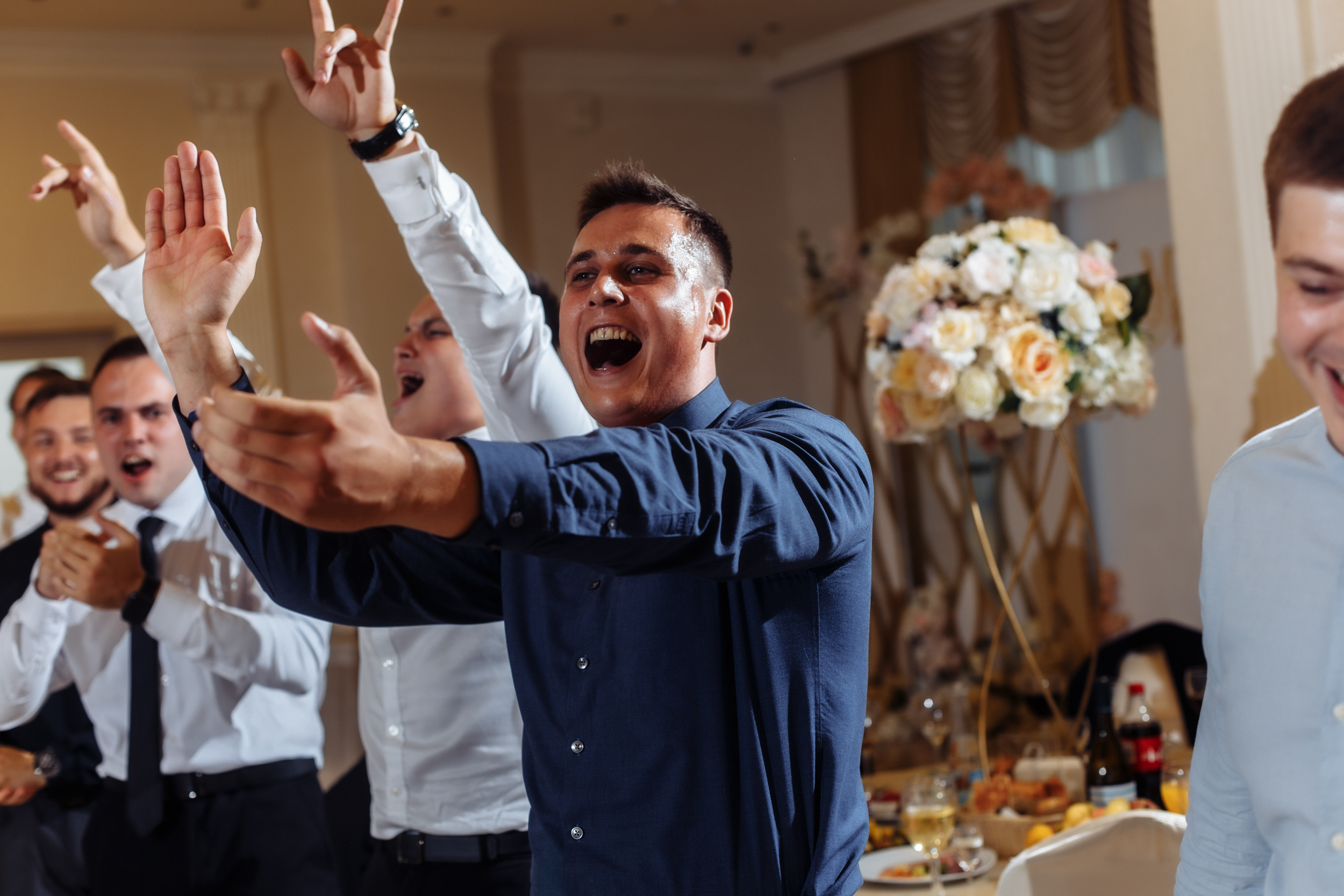 Сборы с друзьями и прогулка в кофейне. Миша & Маша. Фотограф Чугунов Александр