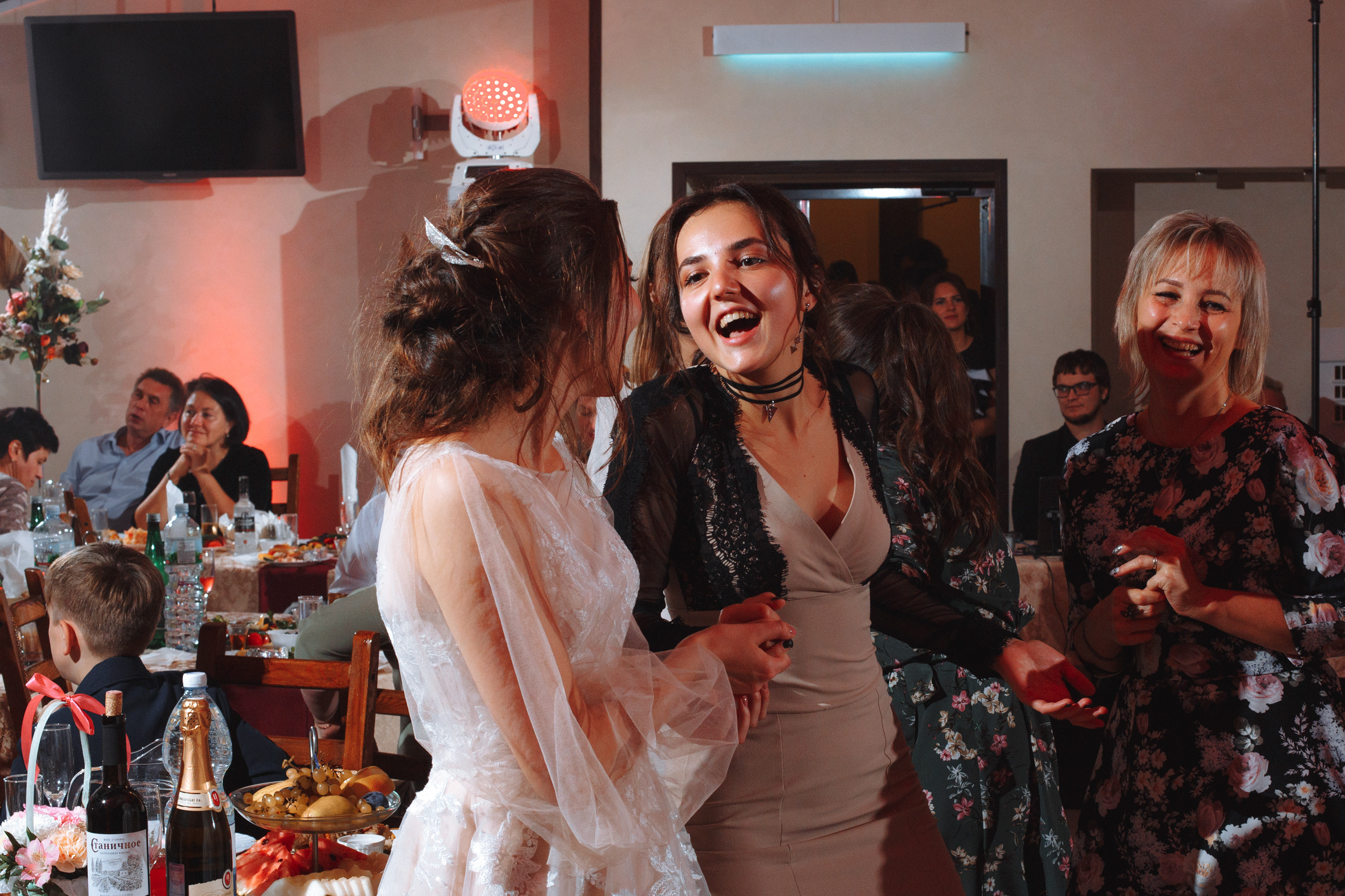 Небольшая прогулка и шумный банкет! Даша & Дмитрий. Фотограф Чугунов Александр