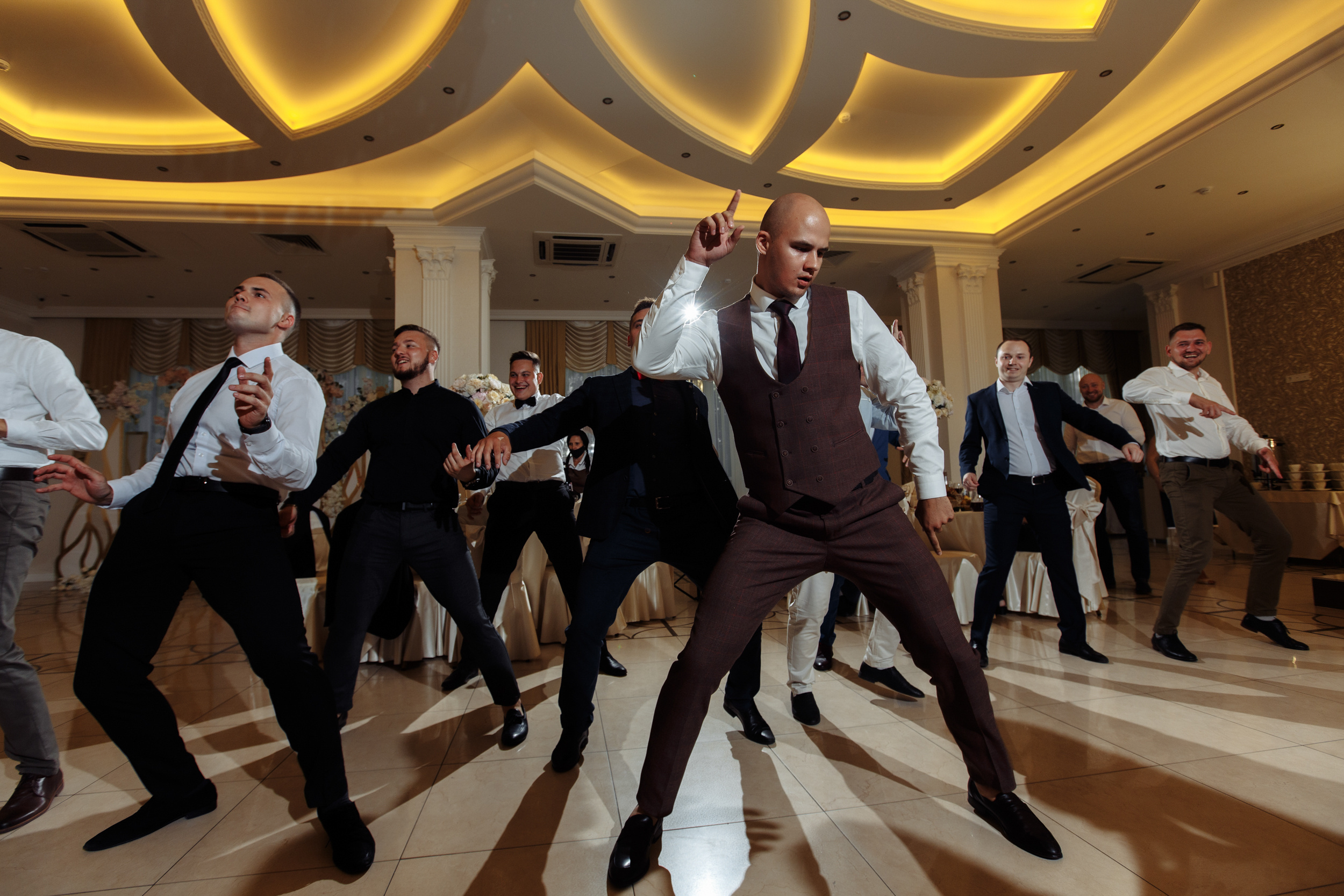 Сборы с друзьями и прогулка в кофейне. Миша & Маша. Фотограф Чугунов Александр