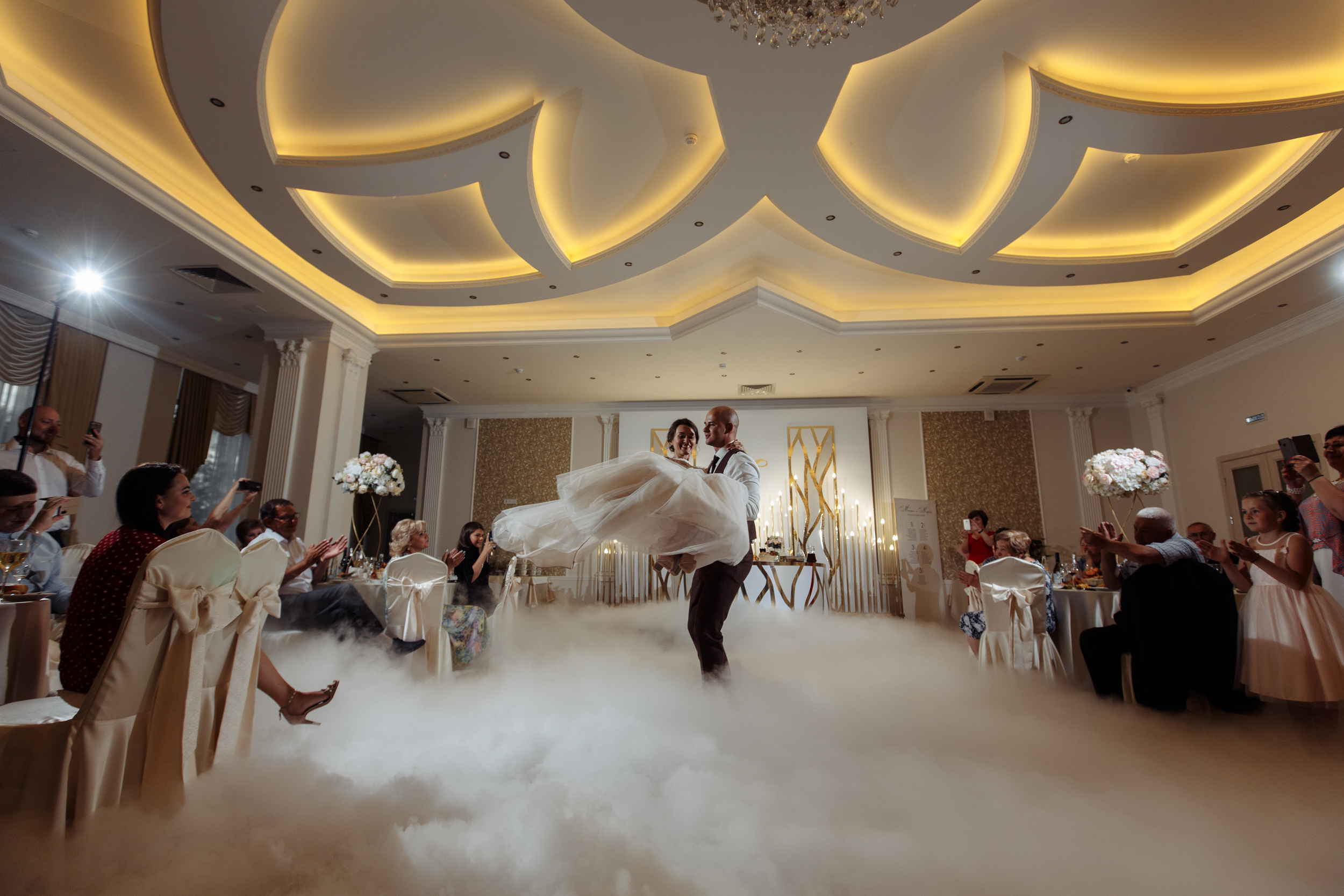 Сборы с друзьями и прогулка в кофейне. Миша & Маша. Фотограф Чугунов Александр