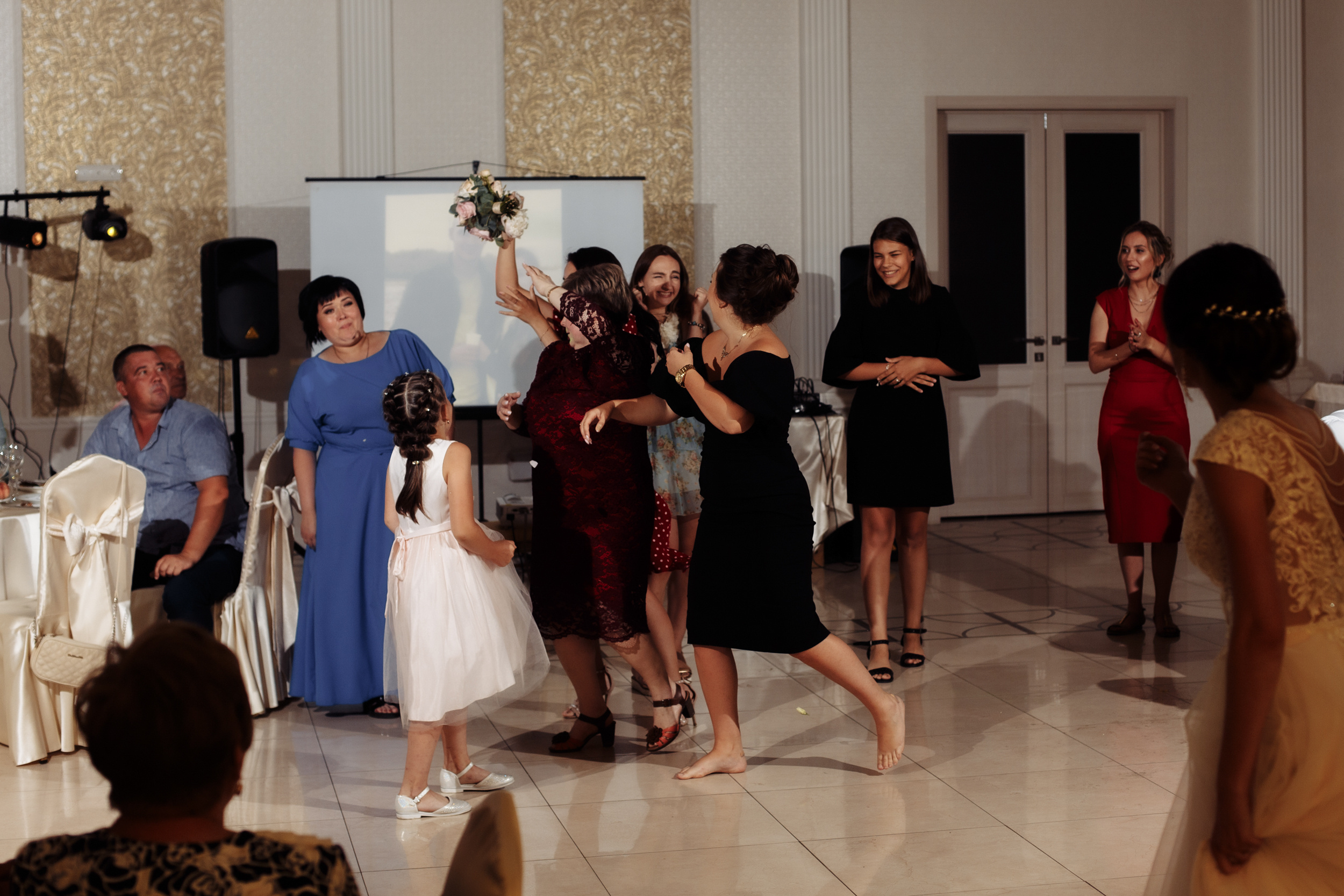 Сборы с друзьями и прогулка в кофейне. Миша & Маша. Фотограф Чугунов Александр