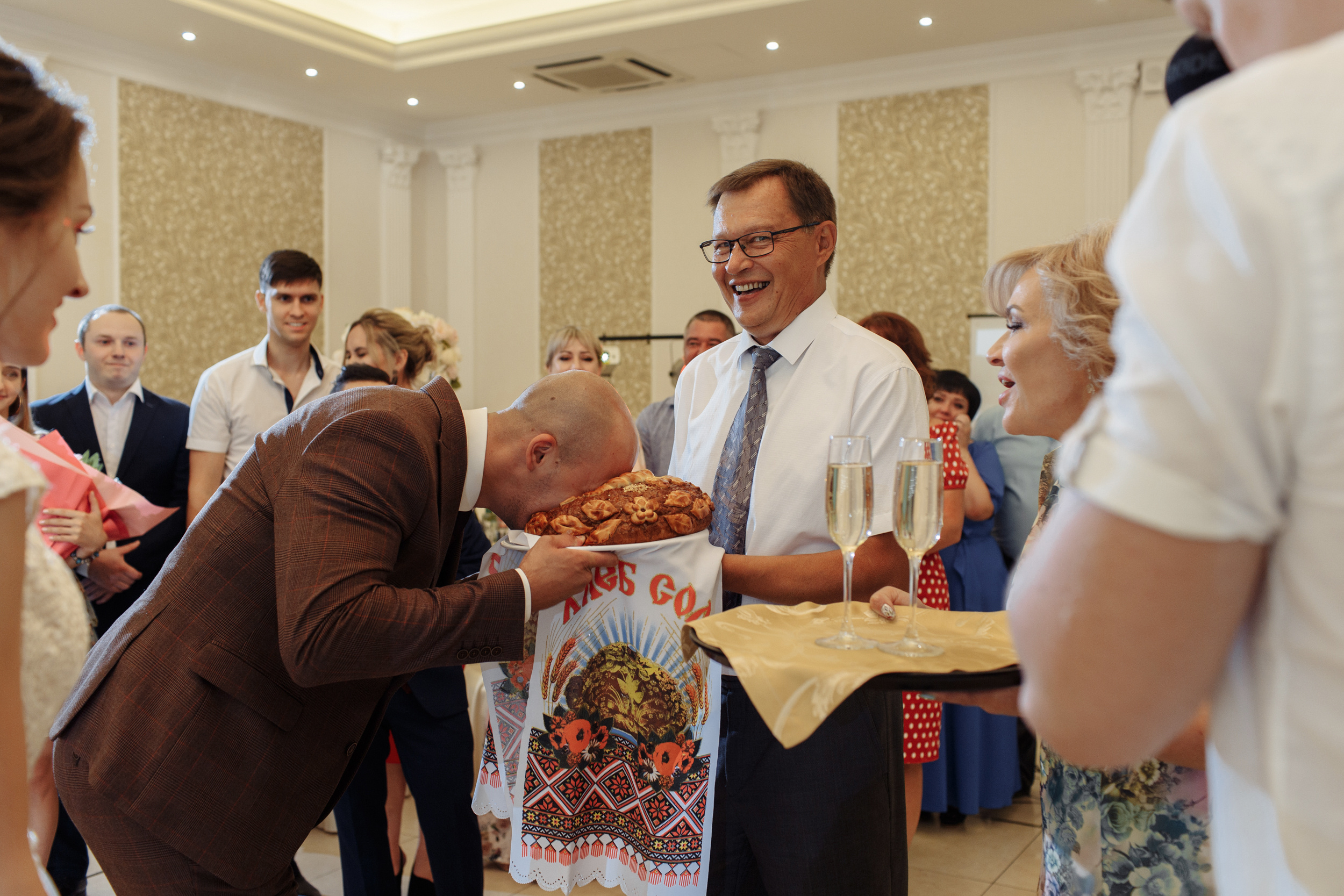 Сборы с друзьями и прогулка в кофейне. Миша & Маша. Фотограф Чугунов Александр