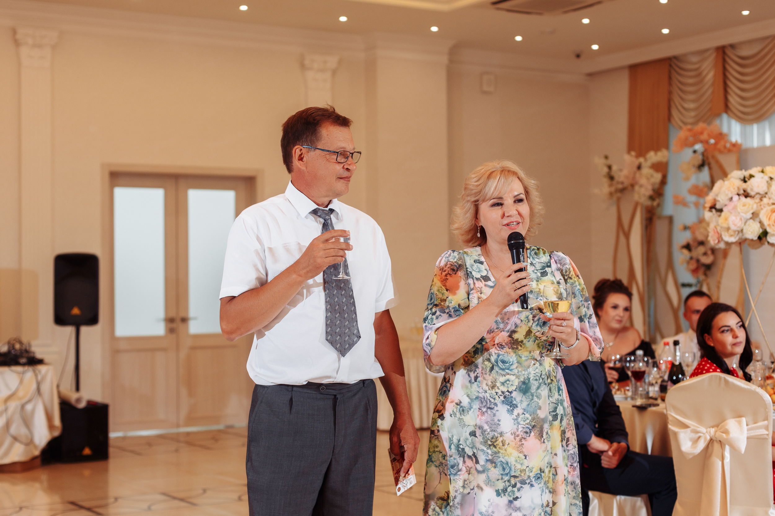 Сборы с друзьями и прогулка в кофейне. Миша & Маша. Фотограф Чугунов Александр