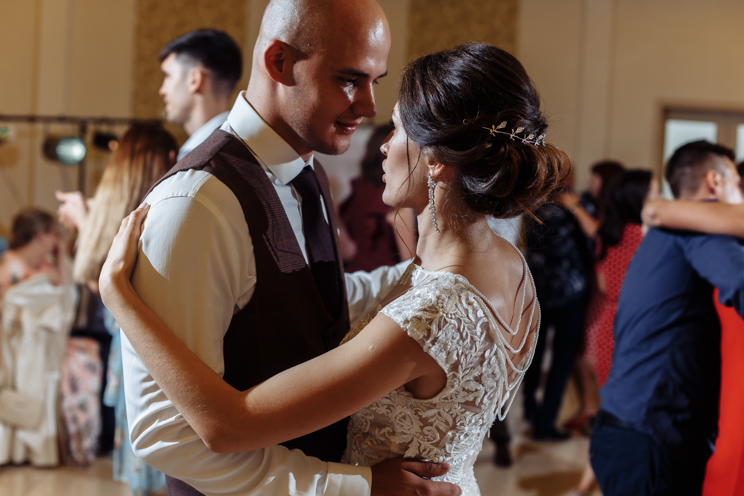 Сборы с друзьями и прогулка в кофейне. Миша & Маша. Фотограф Чугунов Александр