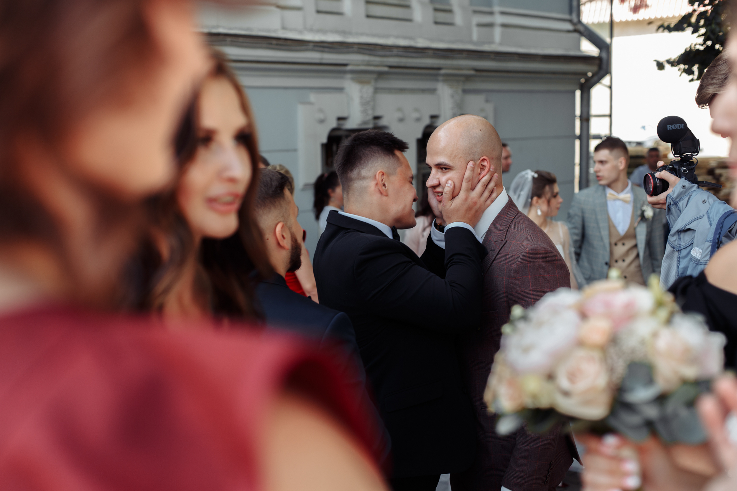 Сборы с друзьями и прогулка в кофейне. Миша & Маша. Фотограф Чугунов Александр