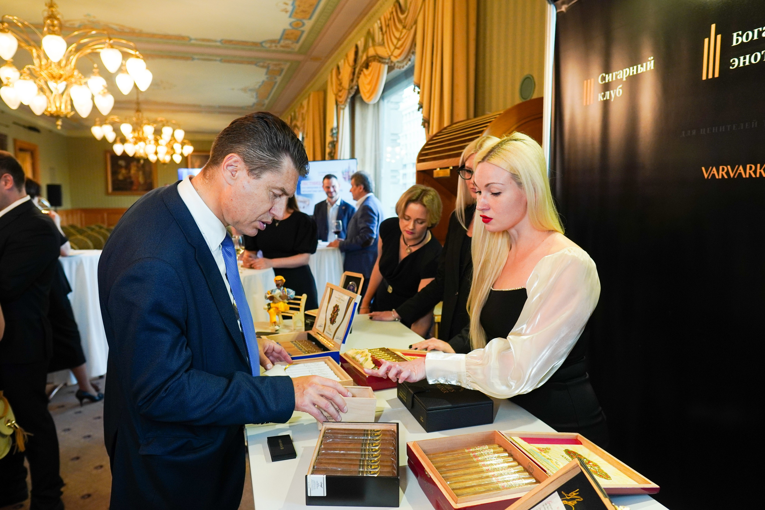 Конференция с М Хазиным. Фото | Видео Контент Мишель Ватаманюк