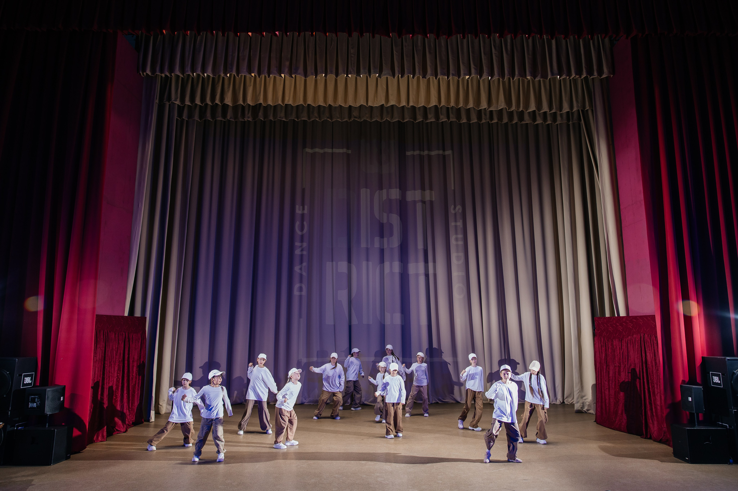 Дистрикт. Отчетный концерт. Свадебный и Семейный фотограф г. Ижевск Гульназ Солдатова. Гульназ фото