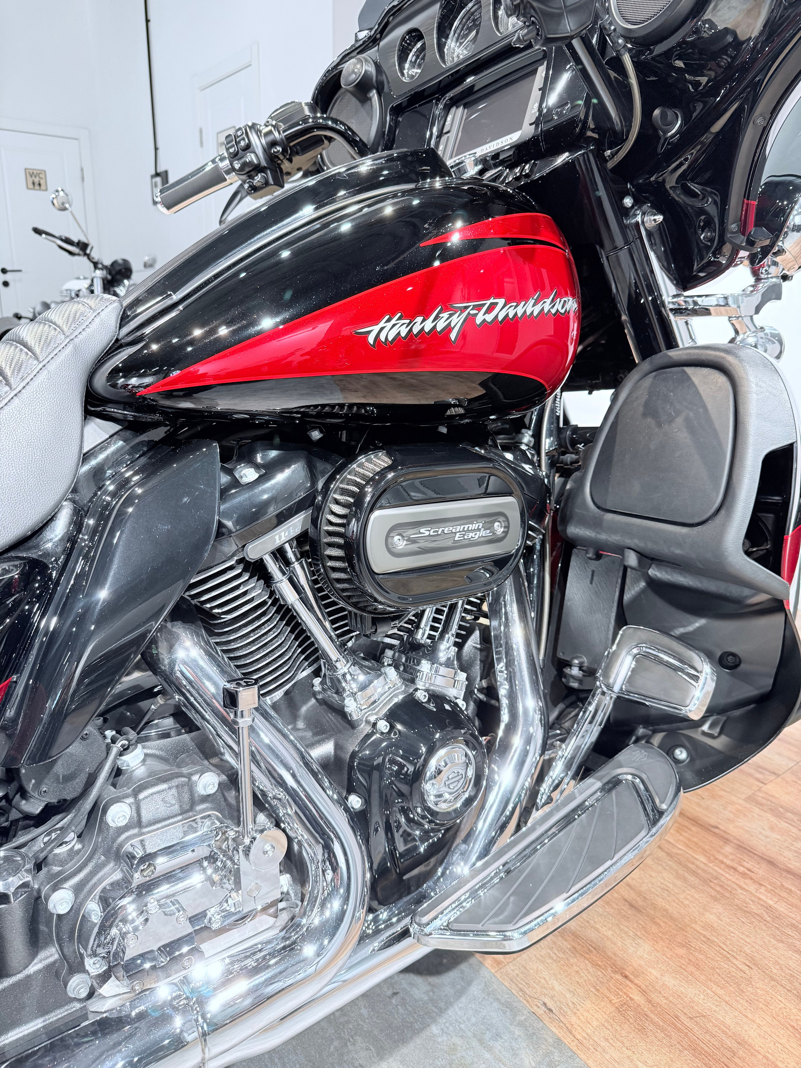 114 CVO Street Glide Special. Hello Davidson, Москва. Только хорошие мотоциклы…