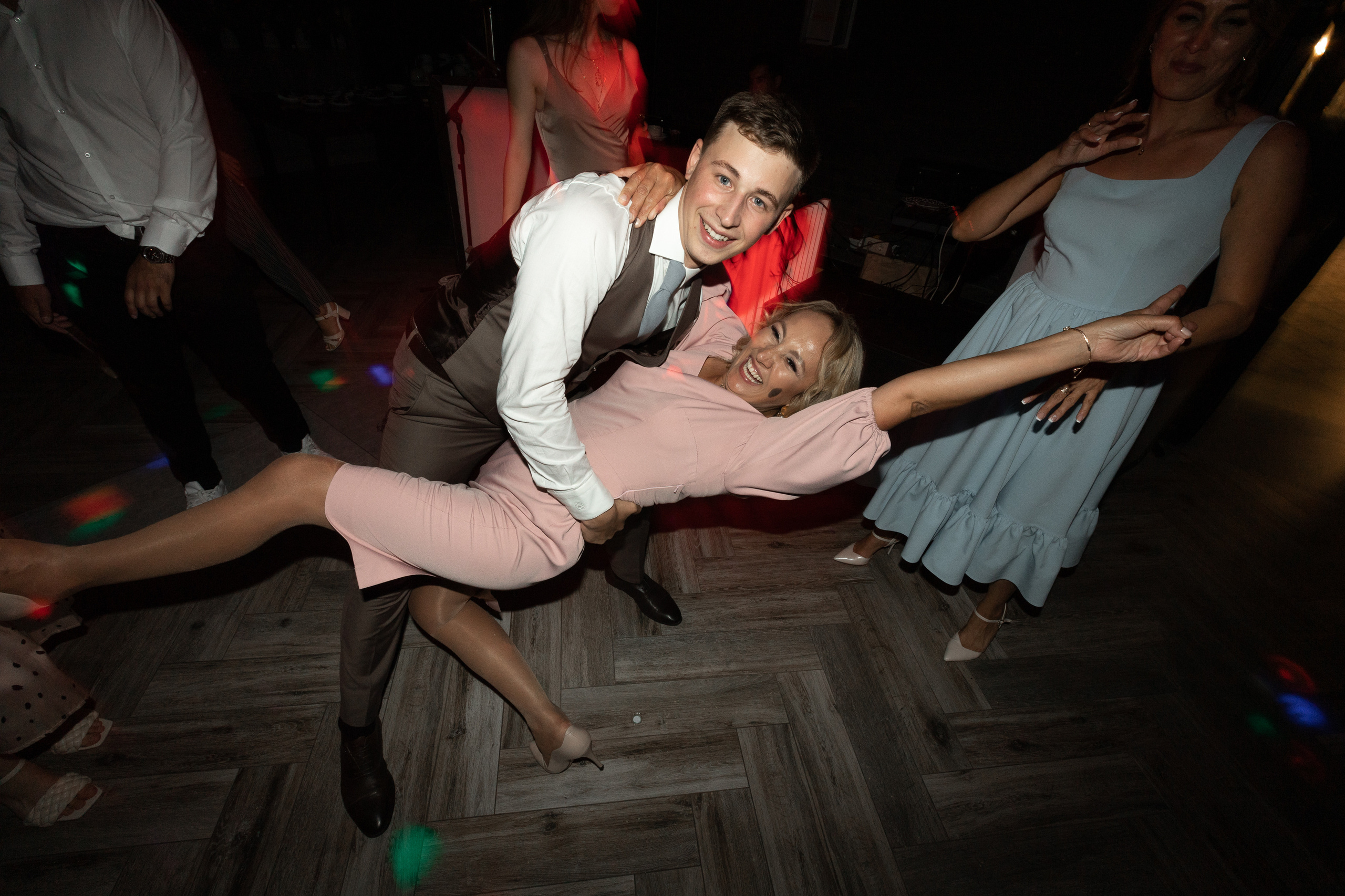 Свадебный фотограф Уфа — Руслан ГабдлисламовЖивые эмоции, красивые кадры, воспоминания на всю жизнь.Работаю по всей Республике Башкортоста. Свадебный фотограф Уфа Руслан Габдлисламов