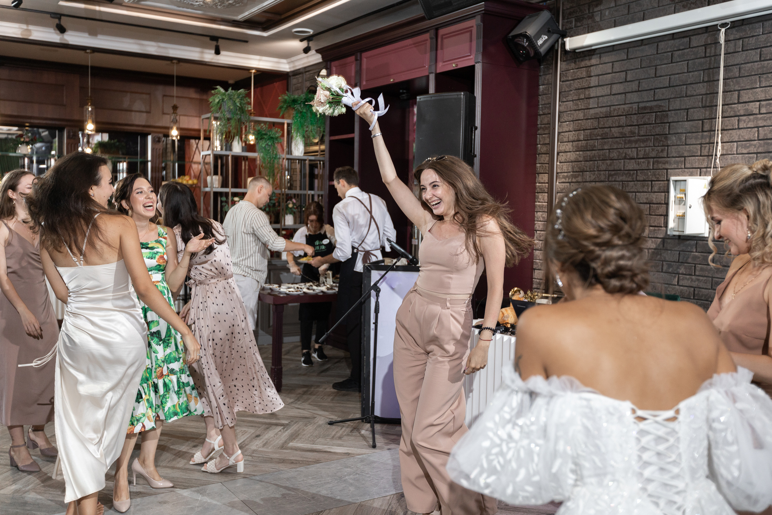 Свадебный фотограф Уфа — Руслан ГабдлисламовЖивые эмоции, красивые кадры, воспоминания на всю жизнь.Работаю по всей Республике Башкортоста. Свадебный фотограф Уфа Руслан Габдлисламов