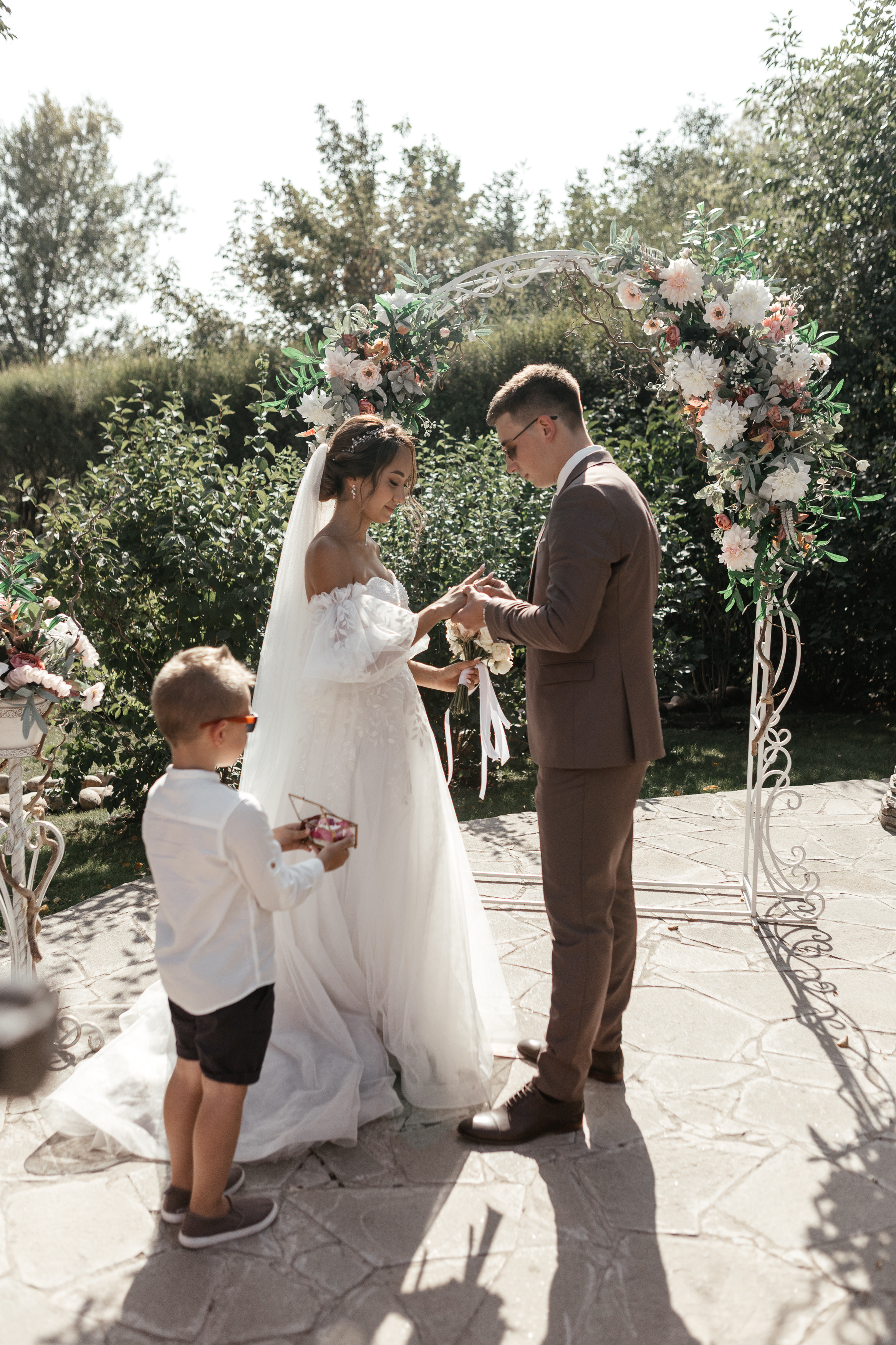 Свадебный фотограф Уфа — Руслан ГабдлисламовЖивые эмоции, красивые кадры, воспоминания на всю жизнь.Работаю по всей Республике Башкортоста. Свадебный фотограф Уфа Руслан Габдлисламов