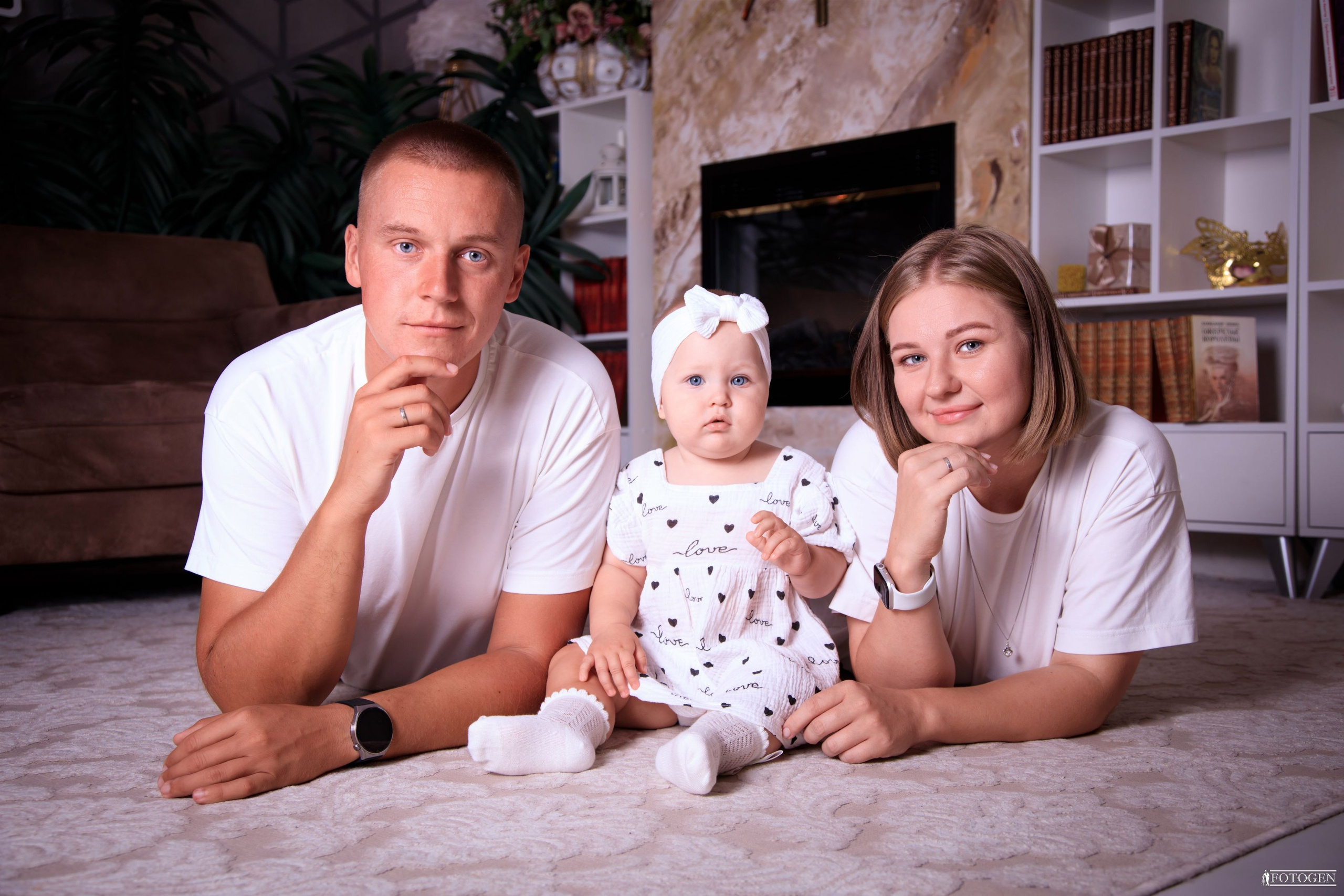 Семейная фотосессия: мама, папа и малыш | Портфолио Fotogen. Интерьерная фотостудия FOTOGEN г. Краснодар