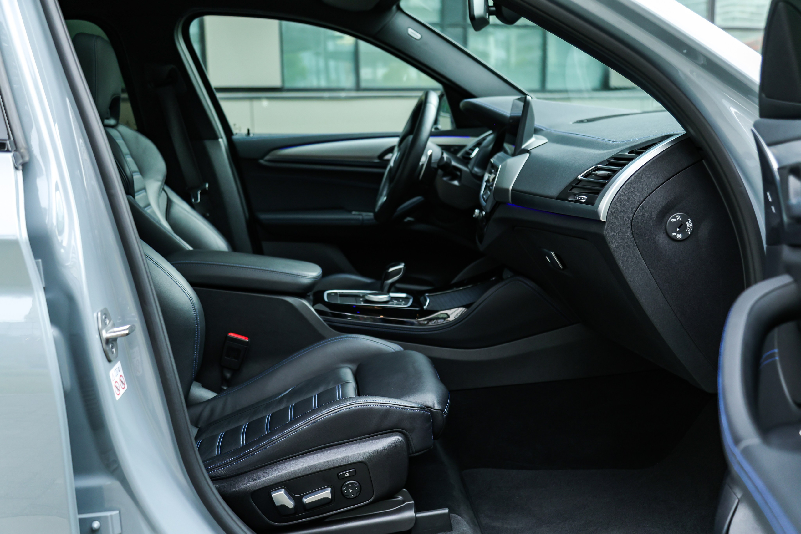 2021 BMW X4. Mixturecaptures