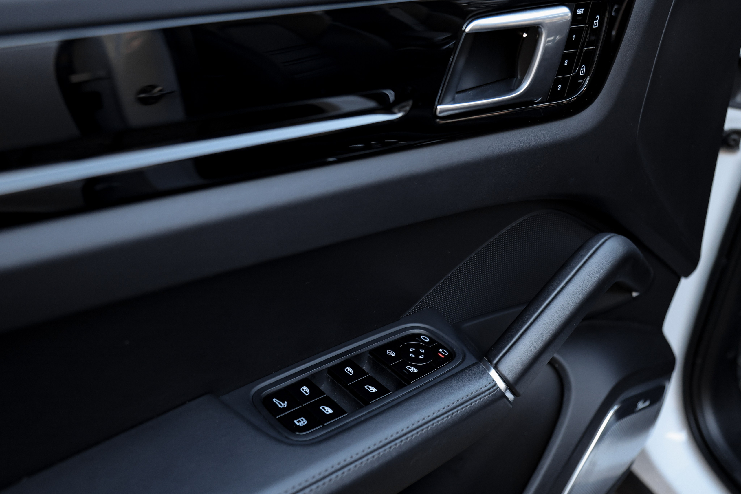 2020 Porsche Cayenne 3.0 AT. Mixturecaptures