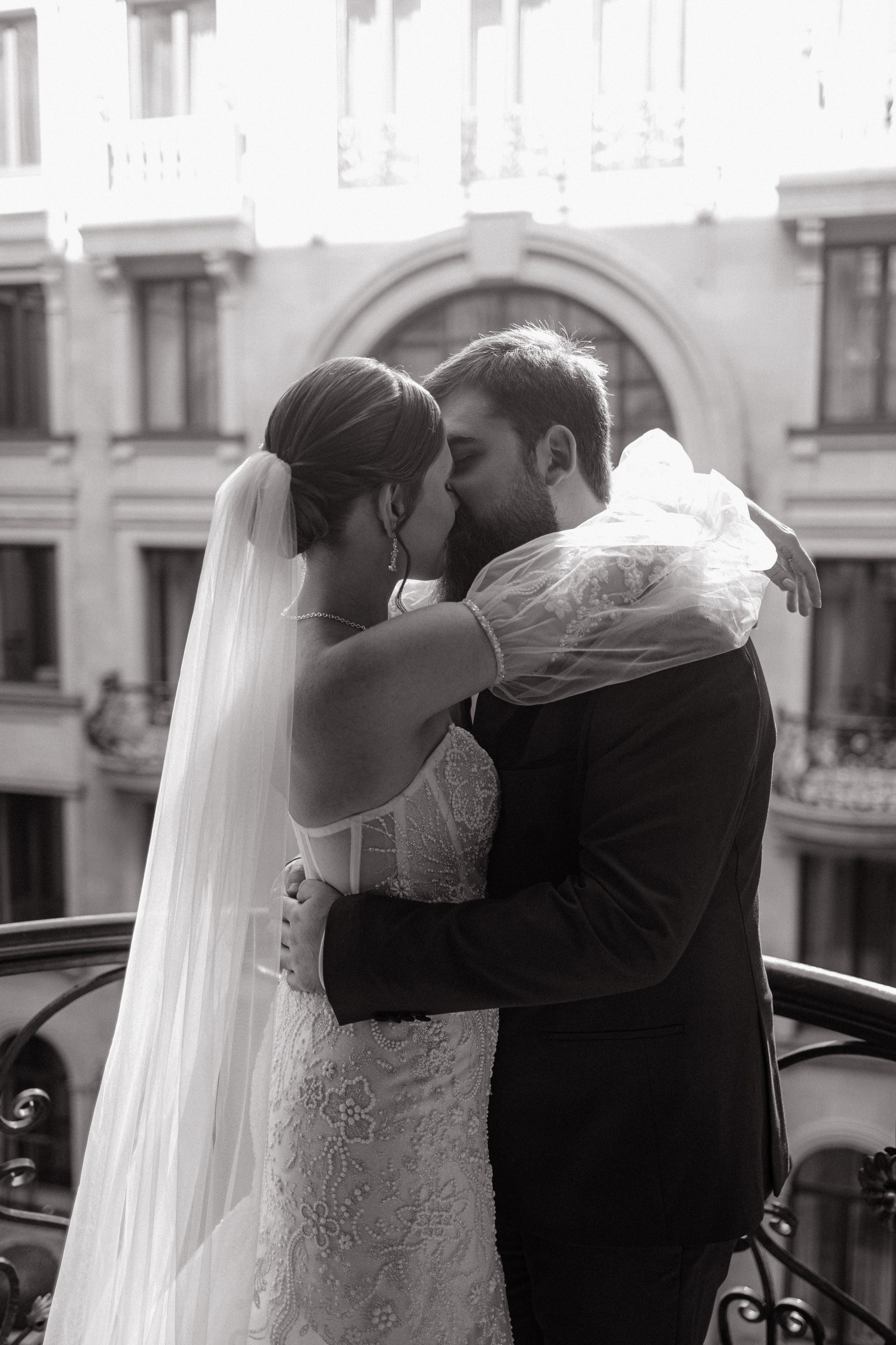 Свадебная фотосессия на Тверской. Свадебный фотограф в Москве. свадебная фотосессия Москва. Фотограф в Москве Валерия Рожкова