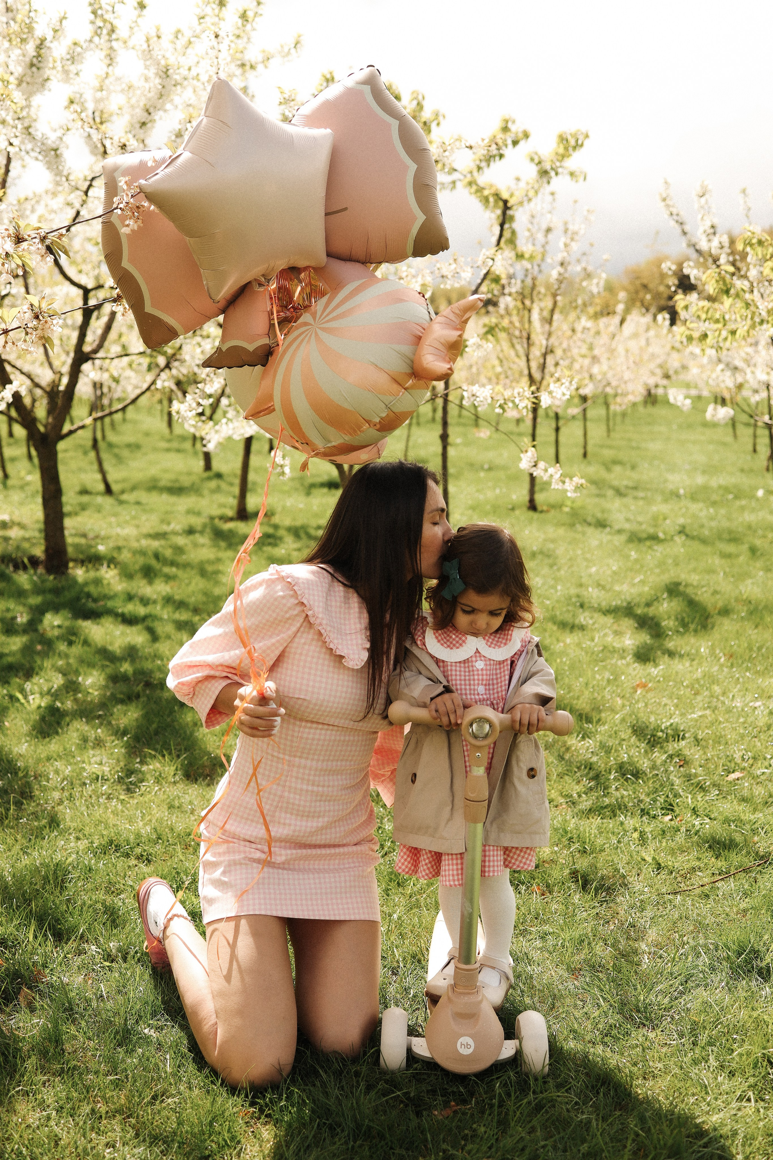 День рождения в цветущем саду. Семейный и lovestory фотограф в Москве Светлана Коняхина