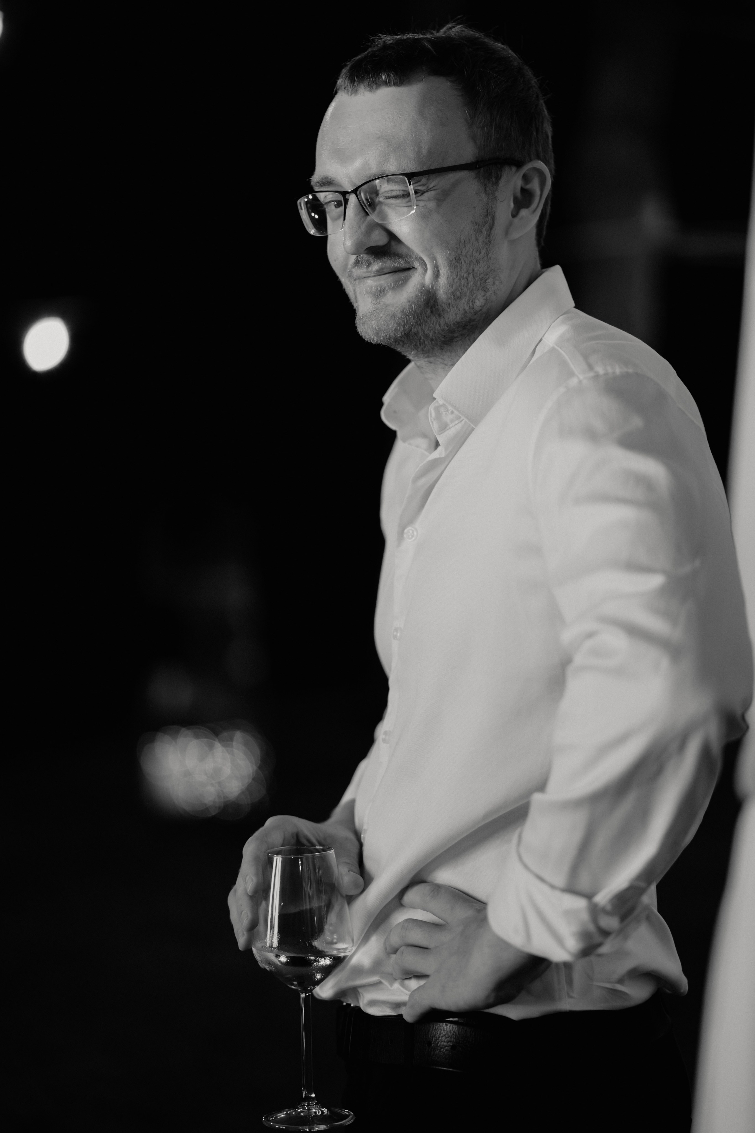 Once in October. Wedding & Documentary Photographer based in Nuremberg — available across Europe & Turkey | Vitalii Nasonov