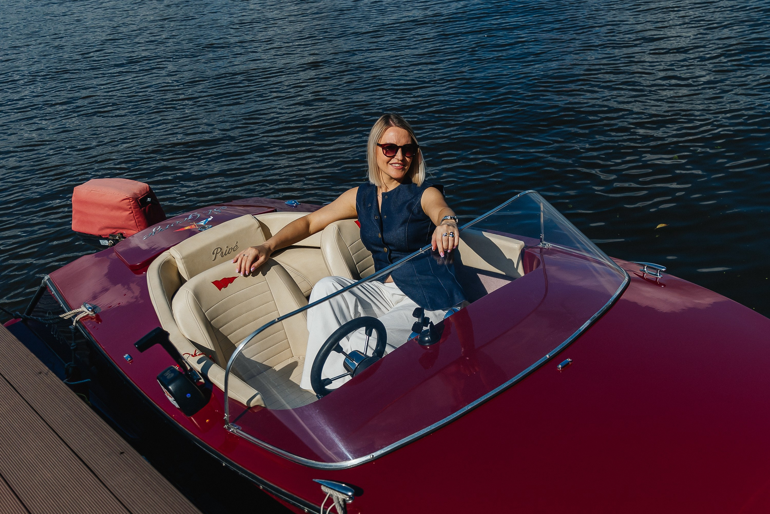 девичник на ретро катерах, ретрокатер, фотограф на девичник, прогулка на яхте, фотосессия на катере, ретро-катер, катер в москве