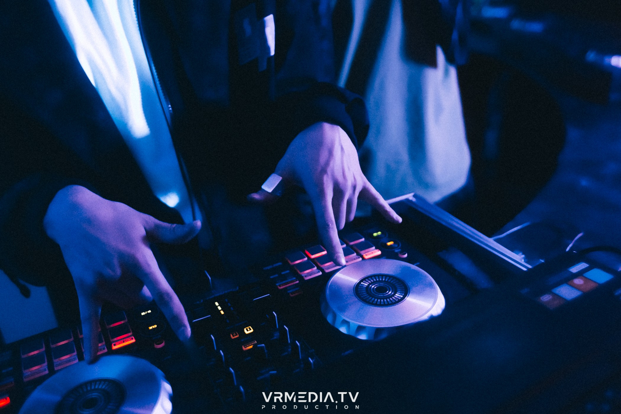 WEEKEND HALL в культурном пространстве «Редакция»