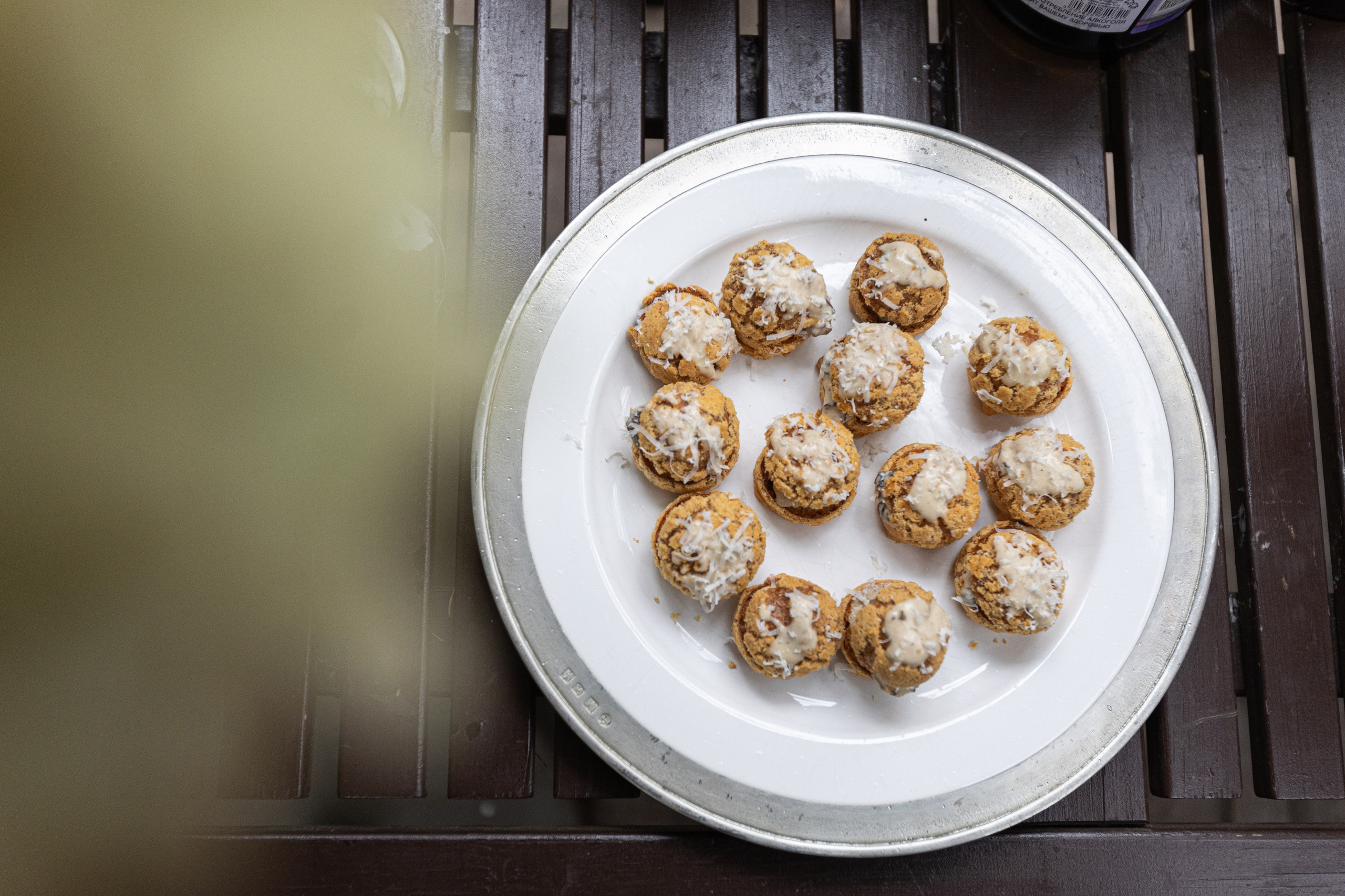 B U R G U N D Y. H O M E