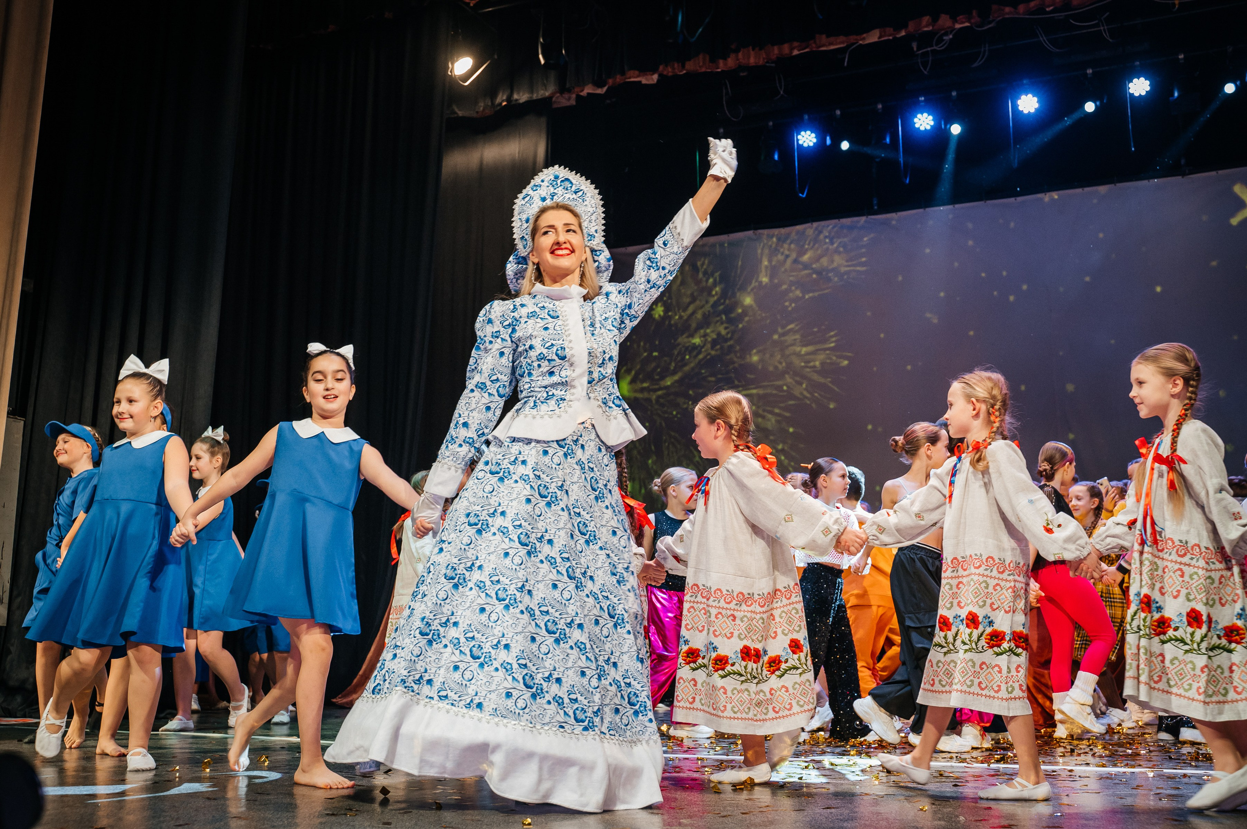 Танцы. Фотограф Елена Рогашкова