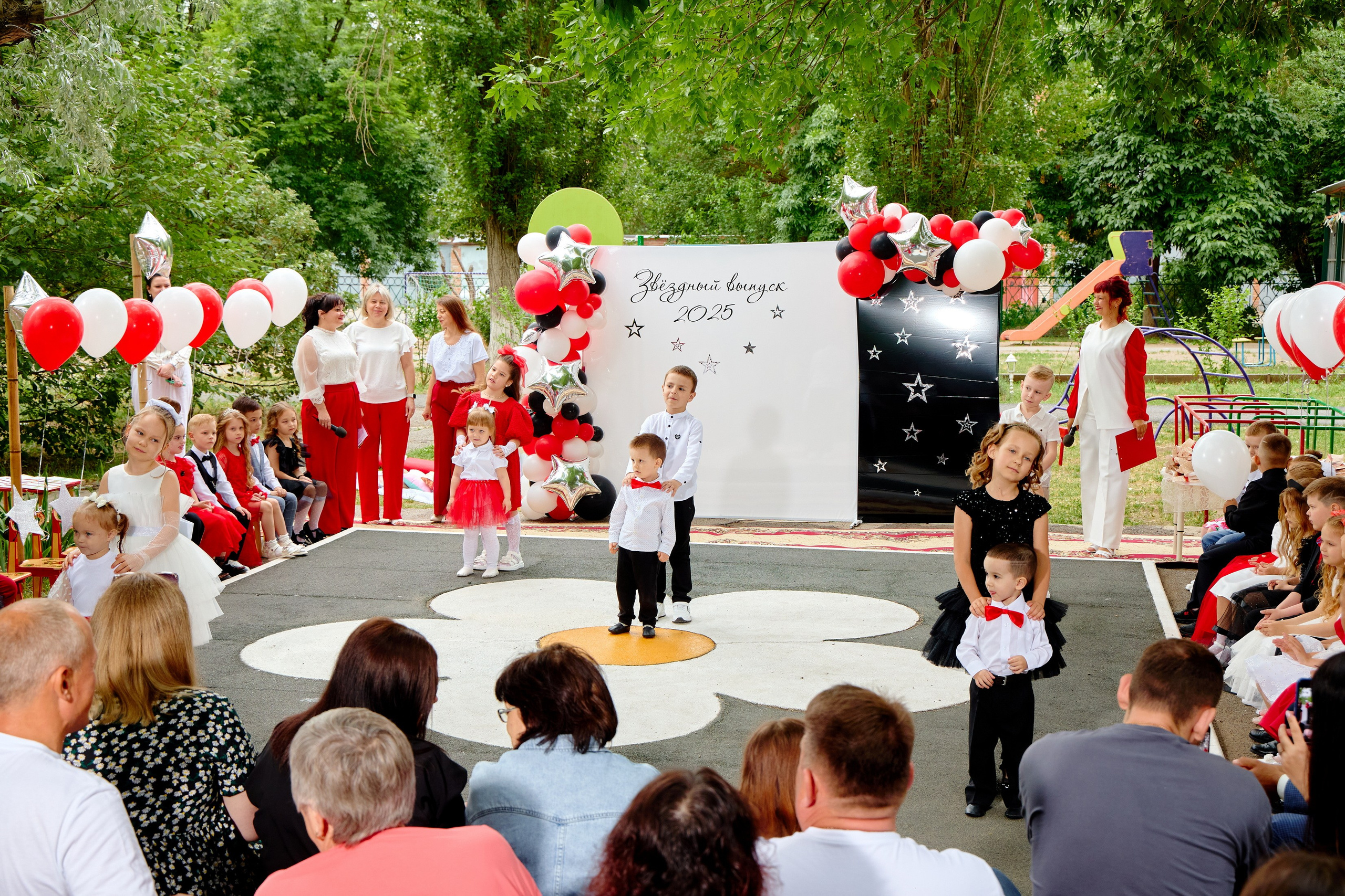 Выпускной 45 сад. Фотограф Выпускные альбомы Таганрог Сергей Коробченко