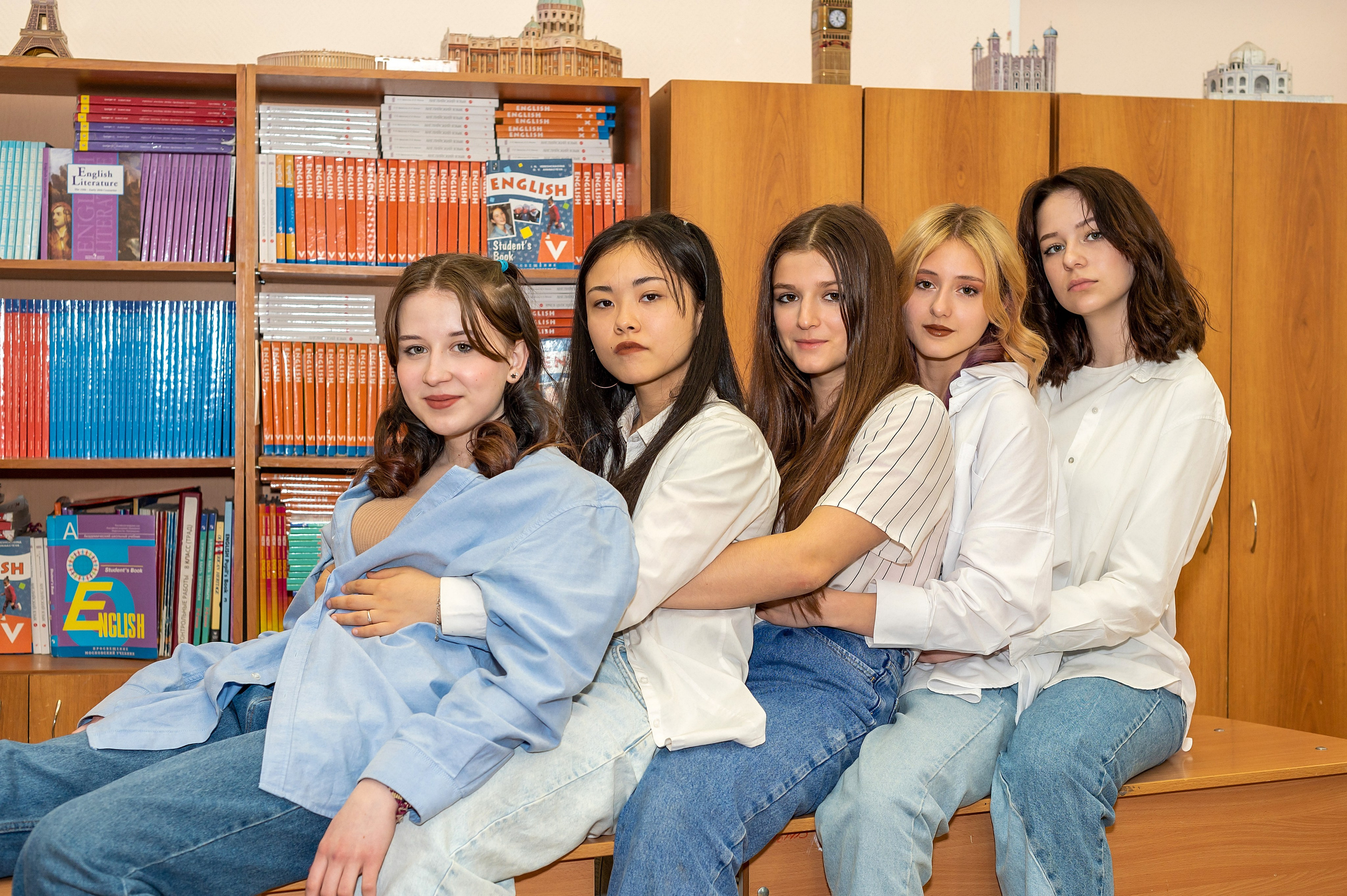 Фотосессия в классе и на территории школы. 9-И класс школа 1413. Детский и семейный фотограф г. Москва Оксана Катаджи