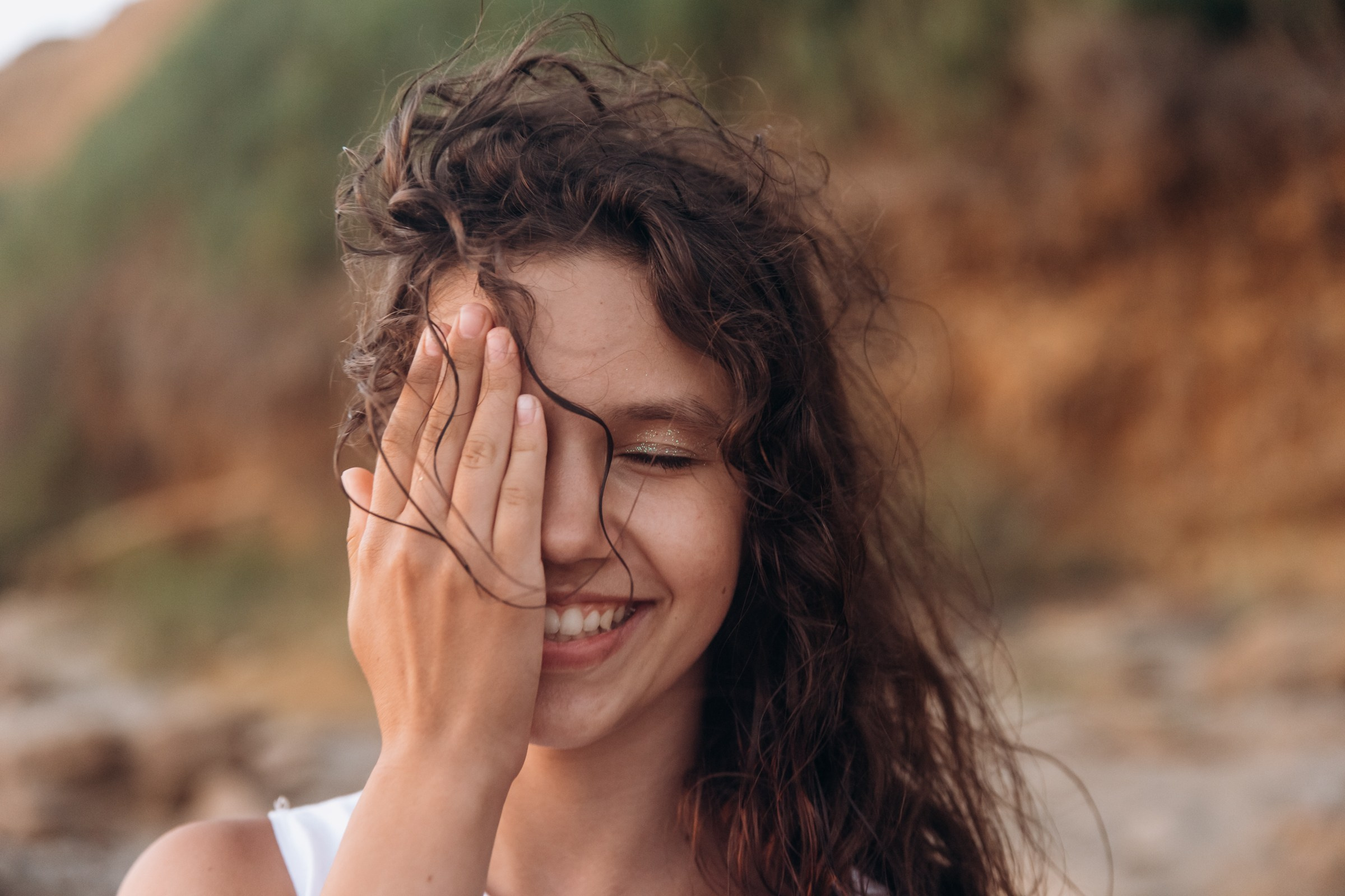Дети и семьи. На моих фотографиях дети всегда улыбаются и смеются по-настоящему. Я знаю что для этого нужно. Применяю секретный секрет). Фотограф в Крыму — Федор зайцев. Свадебная, семейная и портретная съёмка. Фотографии для контента, для бизнеса. Корпоративная съёмка