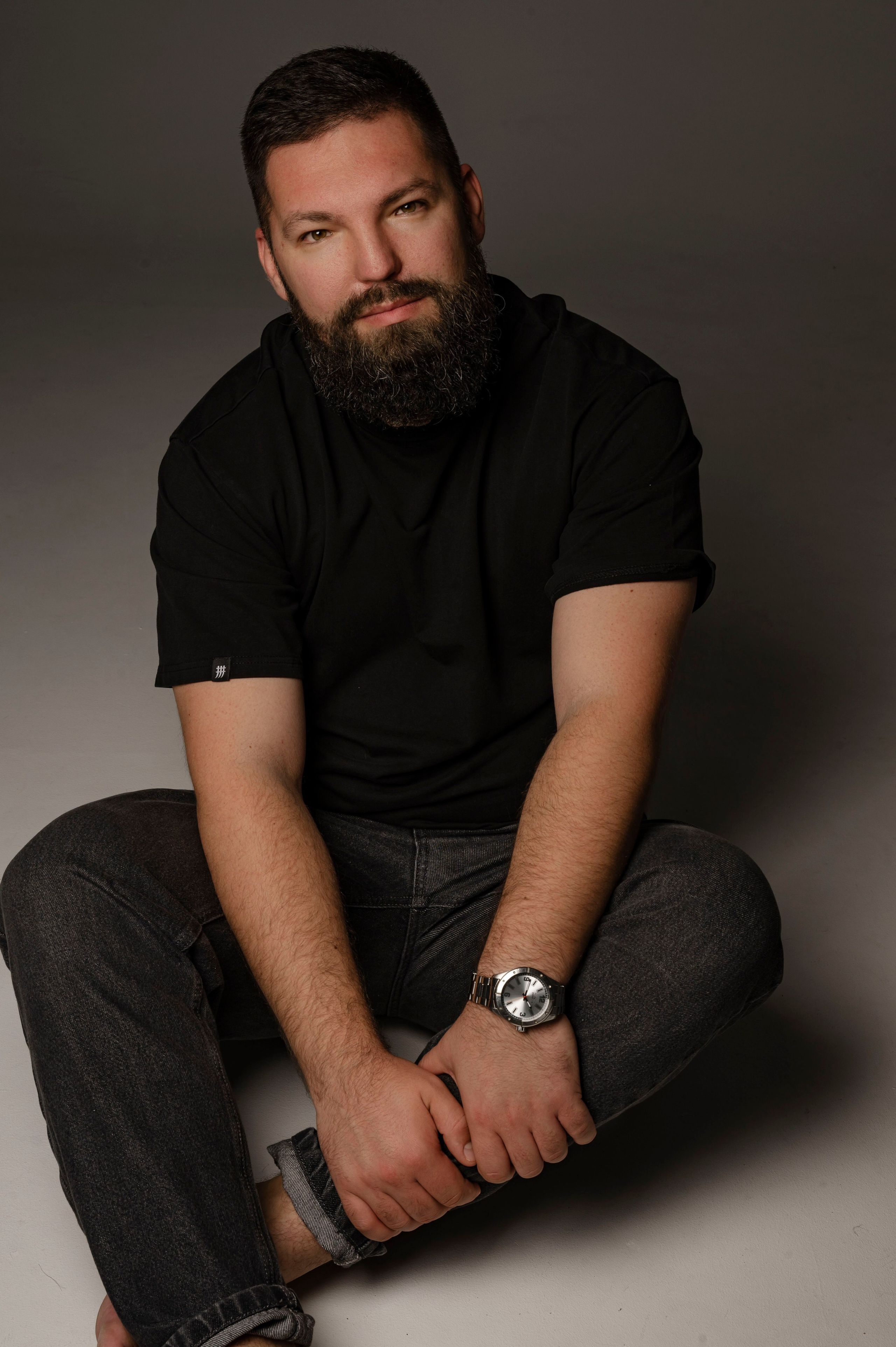 Роман. Профессиональный фотограф беременности в СПБ. Стильные фотосессии беременности в стиле минимализм и классическая фотография