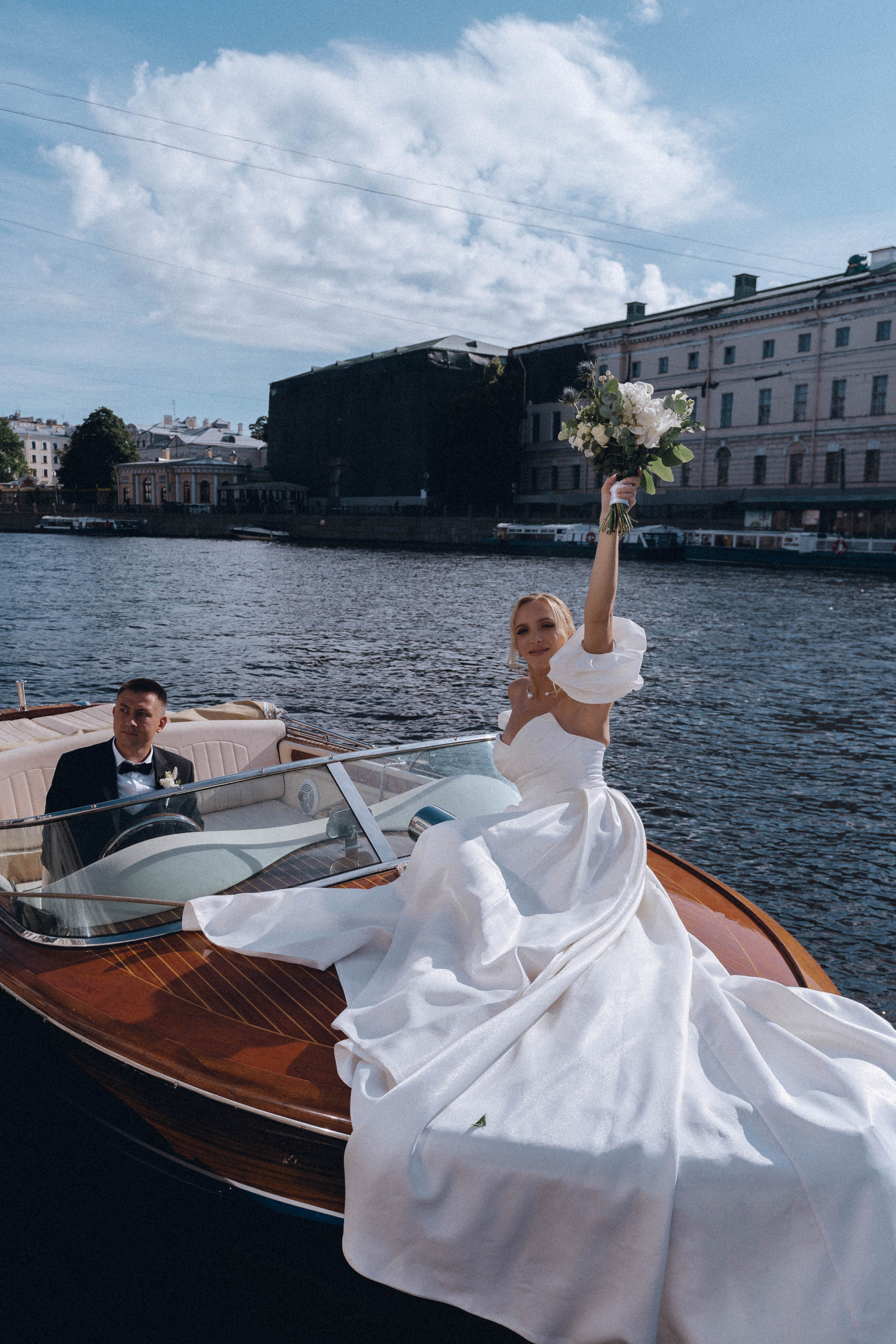 СВАДЕНБНАЯ СЬЕМКА НА КАТЕРЕ ПО КАНАЛАМ САНКТ-ПЕТЕРБУРГА И В АКВАТОРИИ НЕВЫ. Профессиональный фотограф, Санкт-Петербург — Виктория Богомолова
