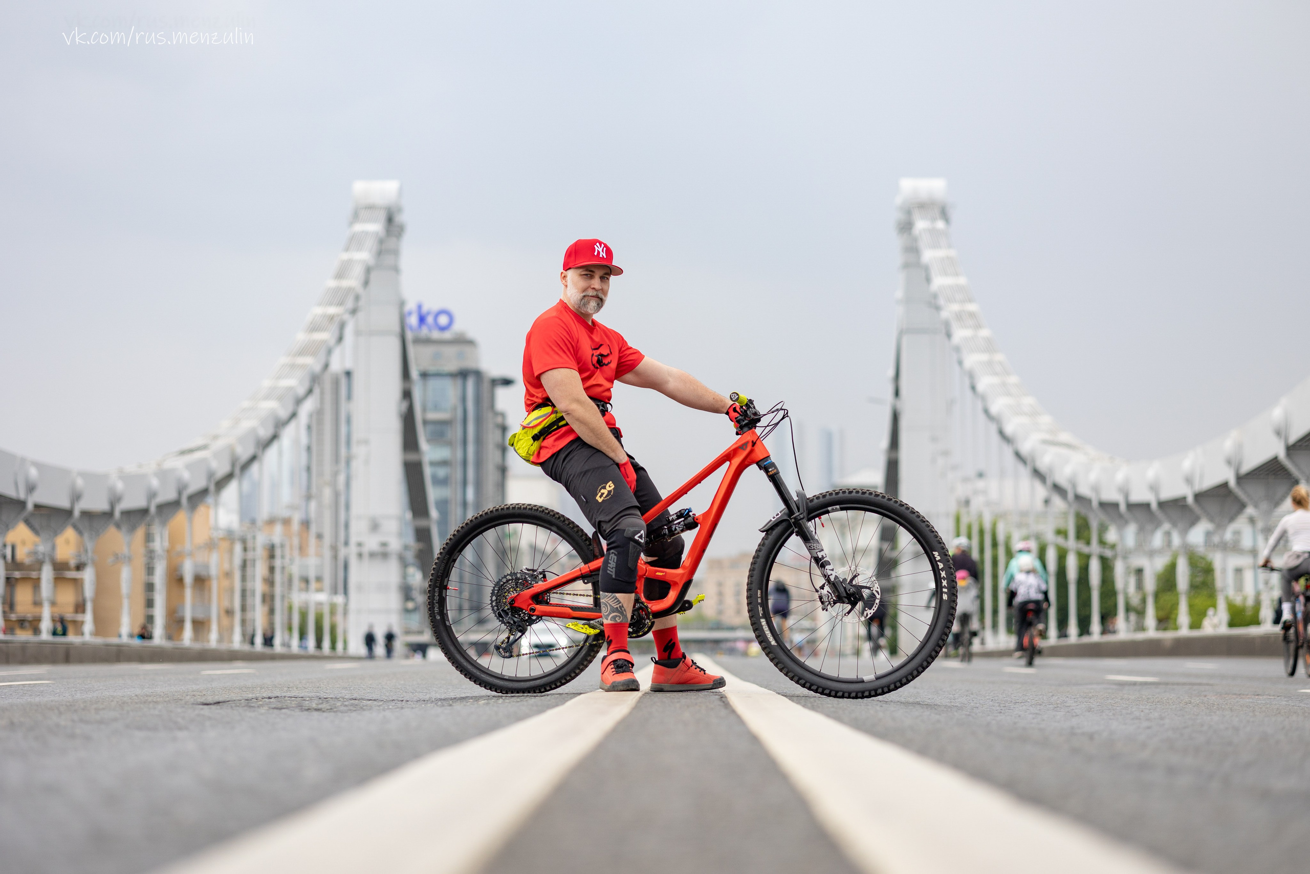 Фотография на крымском мосту в Москве. Осенний велофестиваль 