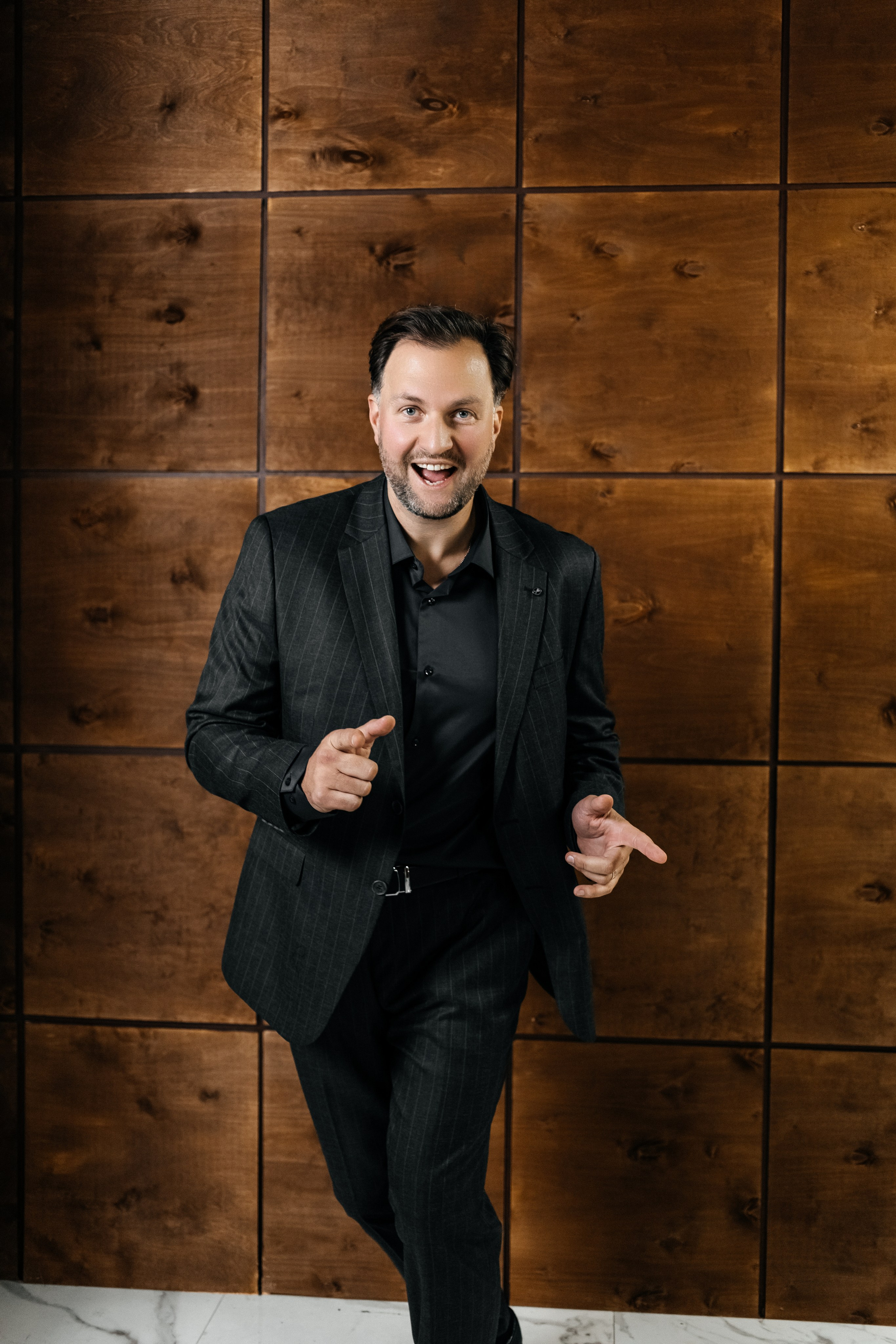 Бизнес-портрет для ведущего мероприятий. КОНТЕНТ ФОТОГРАФ