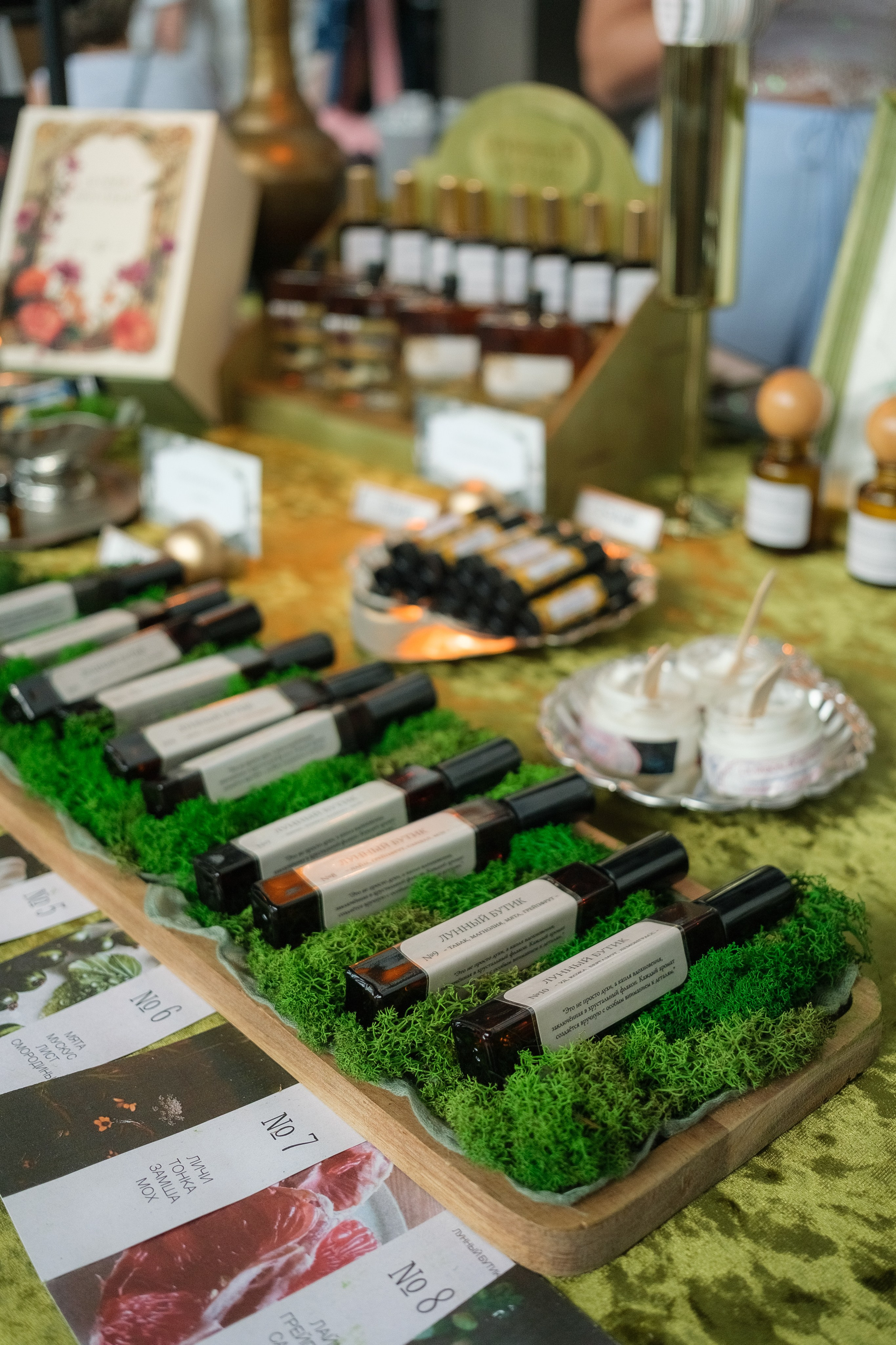 Стенд с ароматами ручной работы на дизайнерском маркете Open Space Market