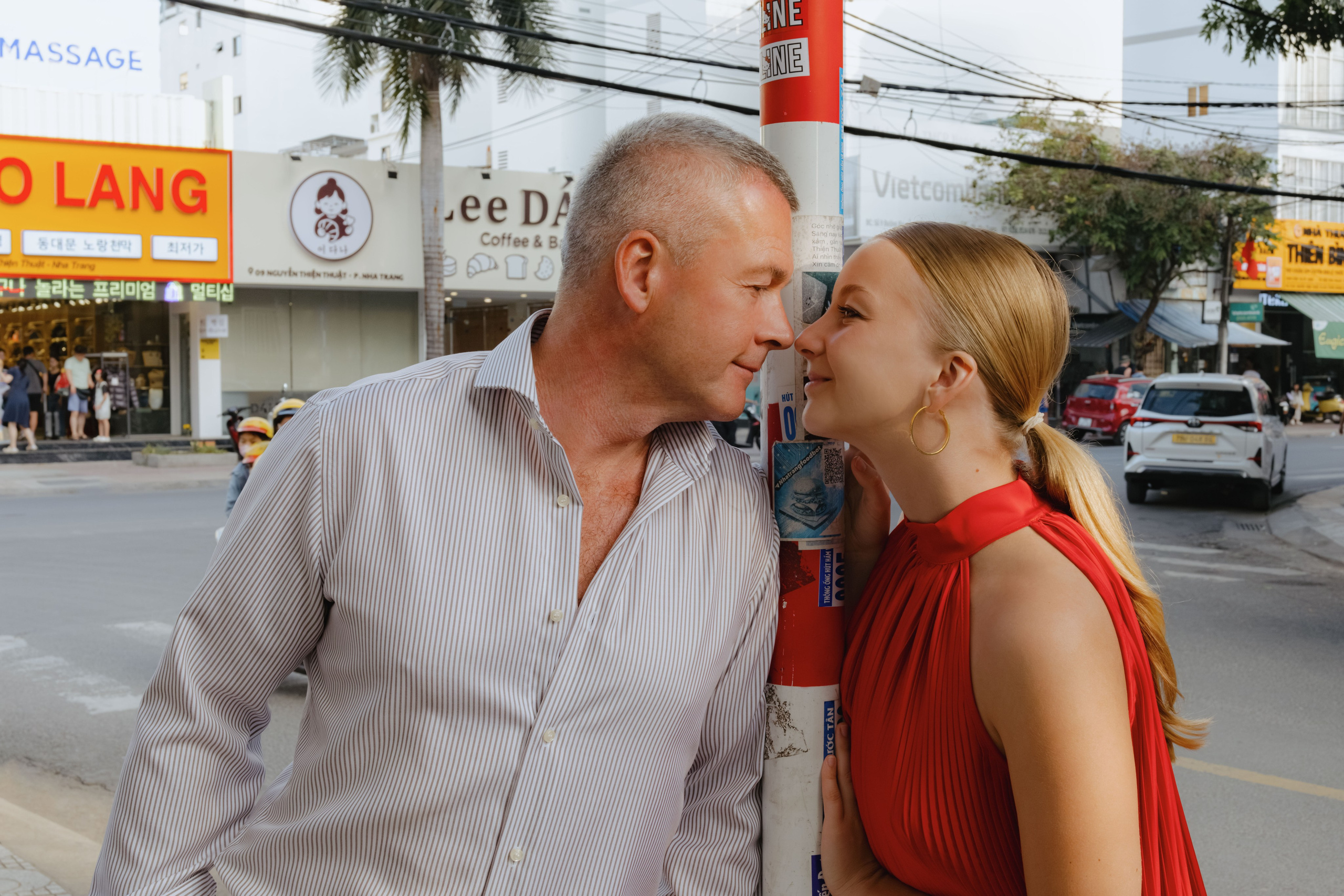 Rasilya and Ildar. An hour before sunset. Portrait photographer Nha Trang | Julia Meshanina