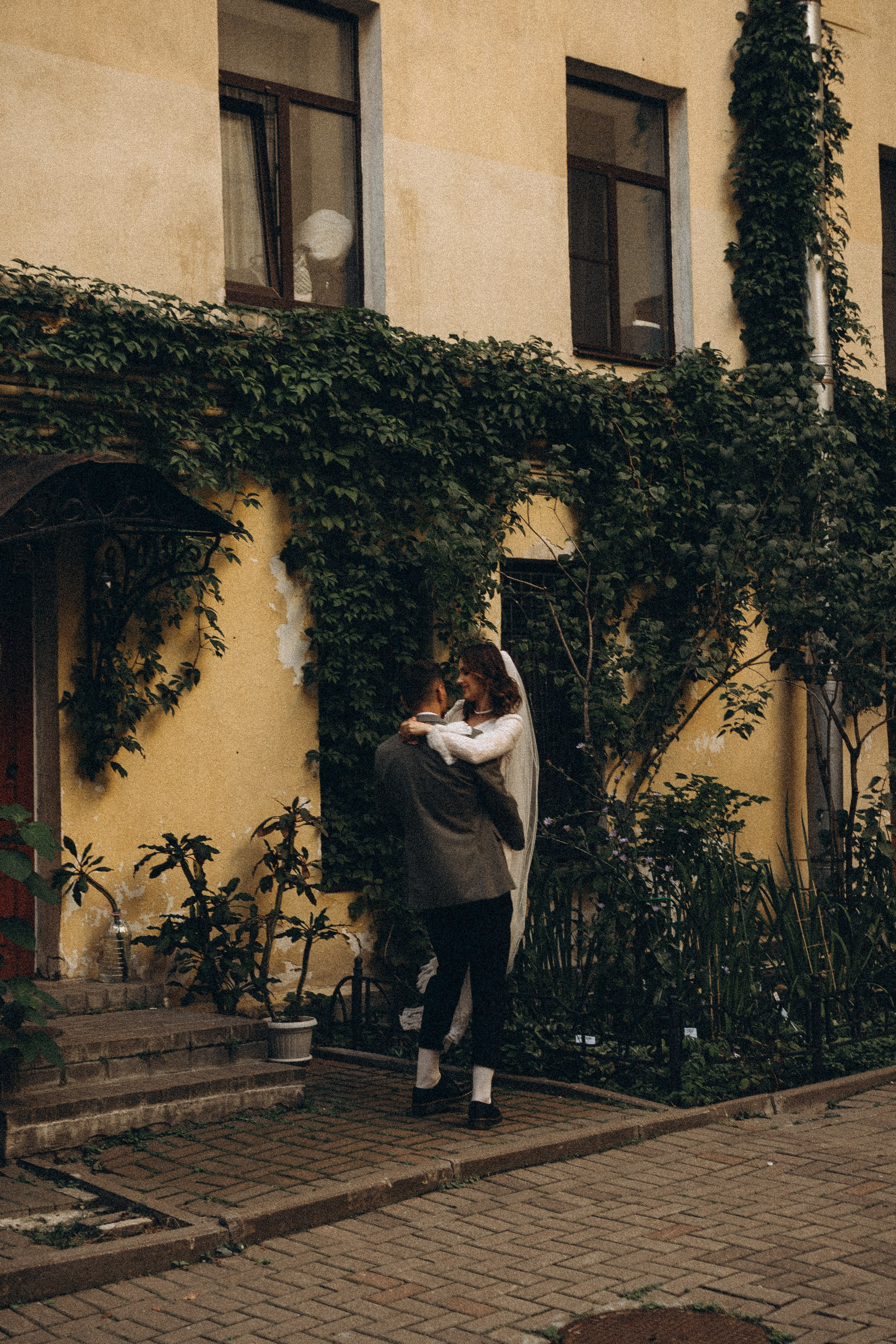 СВАДЕБНАЯ ПРОГУЛКА ВОЗЕ ИСАИКЕВСКОГО СОБОРА АСТОРИИ И ЗАКОНОДАЛЕТНОГО СОБРАНИЯ. Профессиональный фотограф, Санкт-Петербург — Виктория Богомолова