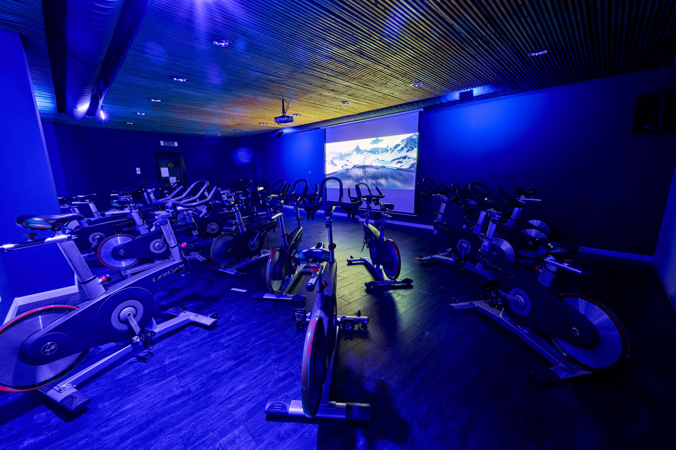 Интерьерная съемка фитнес цента WeGym Кутузовский. Спортивный фитнес фотограф-видеограф Алексей Нестеров