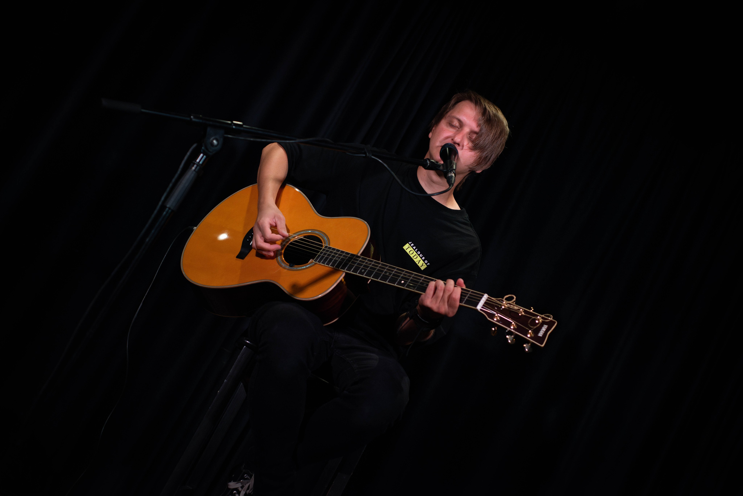 Лёва Сазонов (1 августа 2024 года, Москва, арт-кафе Пушкарёв). Фотограф Светлана Блинова, Москва и Московская область