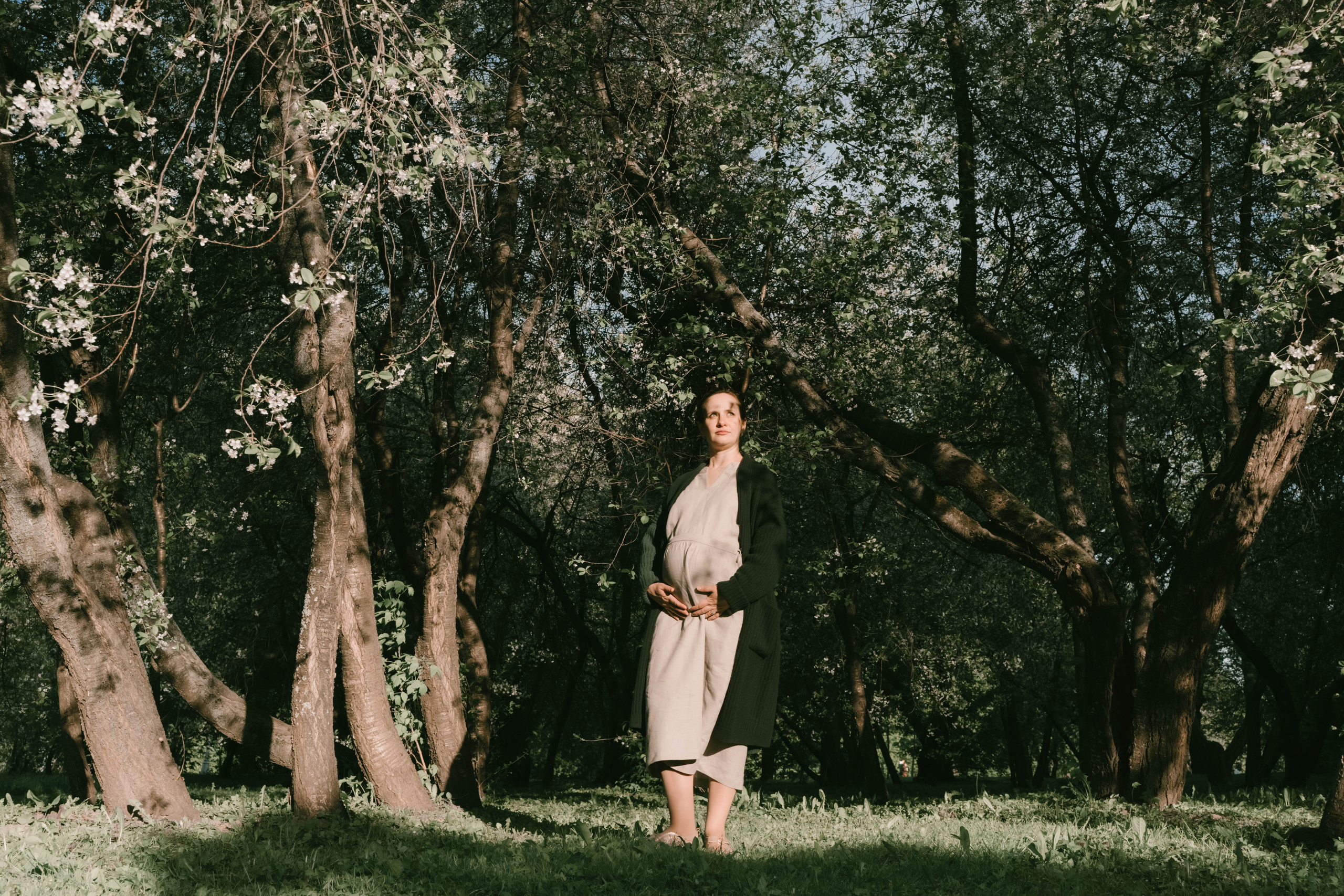 Прогулка в парке. Фотографы на роды в Москве. Фото и видео родов. Фотопроект «Продолжение рода»